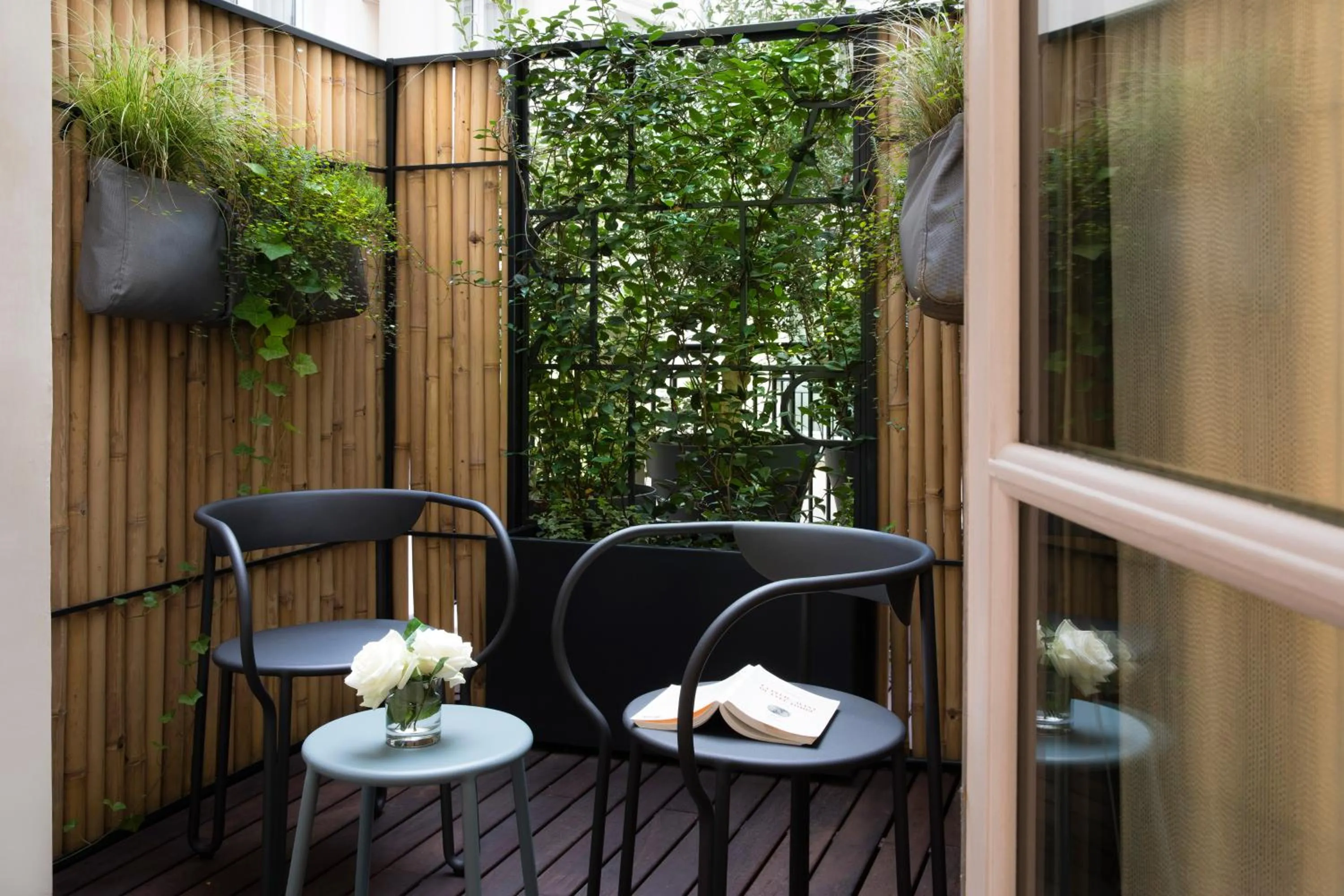 Inner courtyard view in Hôtel R de Paris - Boutique Hotel