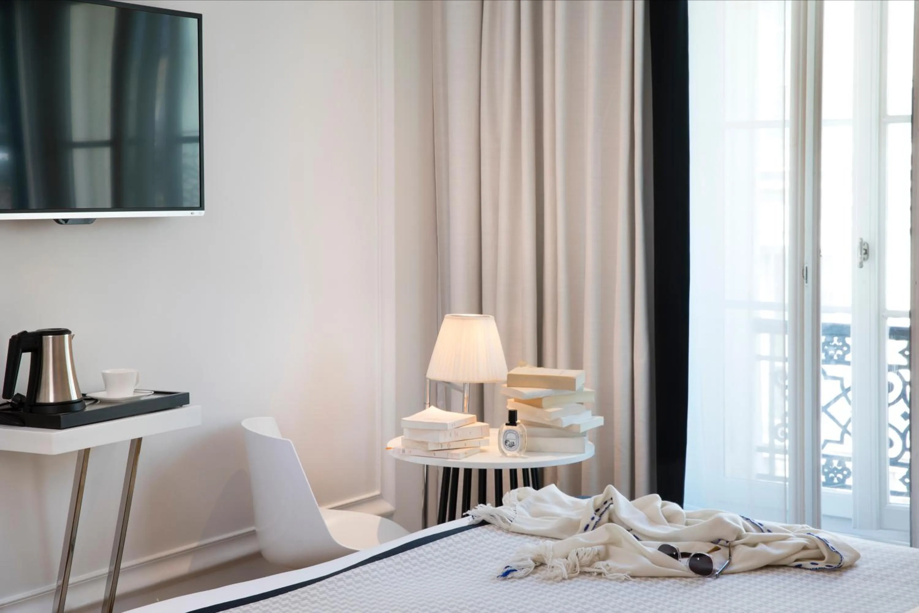 Decorative detail, Bed in Hôtel R de Paris - Boutique Hotel