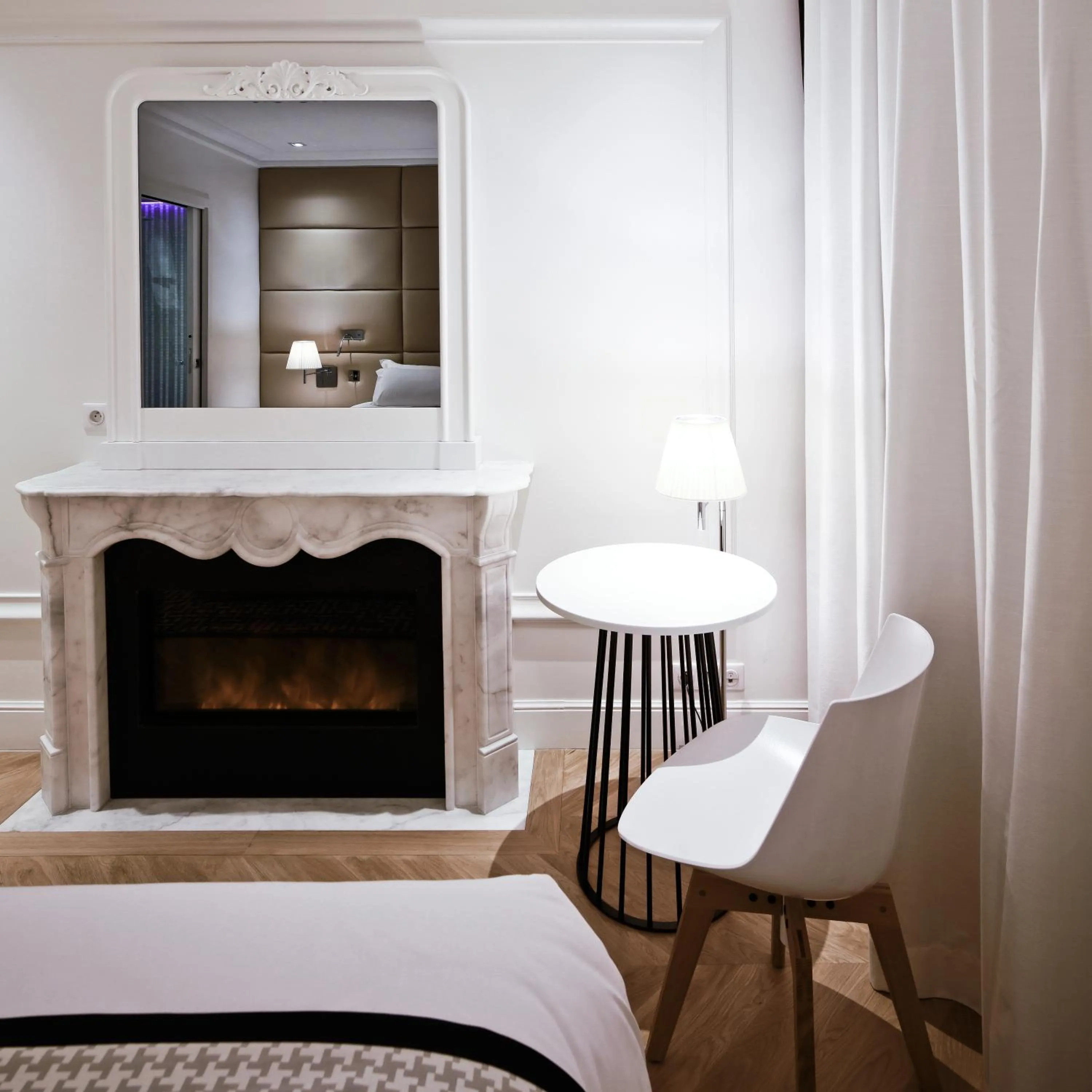 Decorative detail, Bed in Hôtel R de Paris - Boutique Hotel