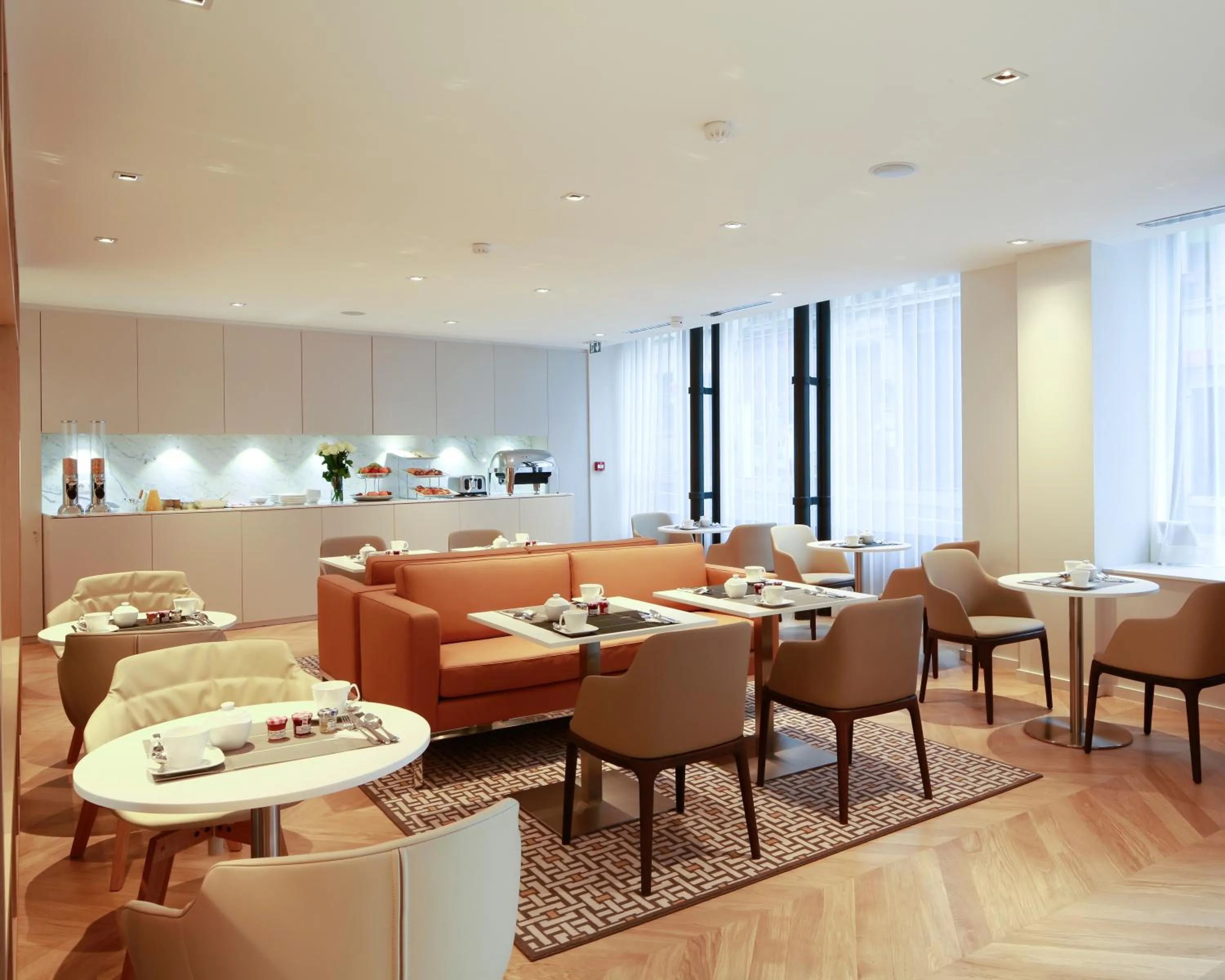 Restaurant/places to eat in Hôtel R de Paris - Boutique Hotel