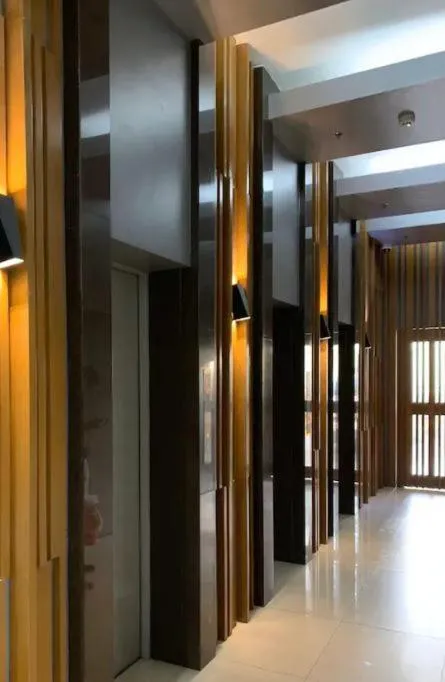 elevator in U607 Sunshine100 Netflix 65InchesTV Wifi Karaoke Swimming Pool