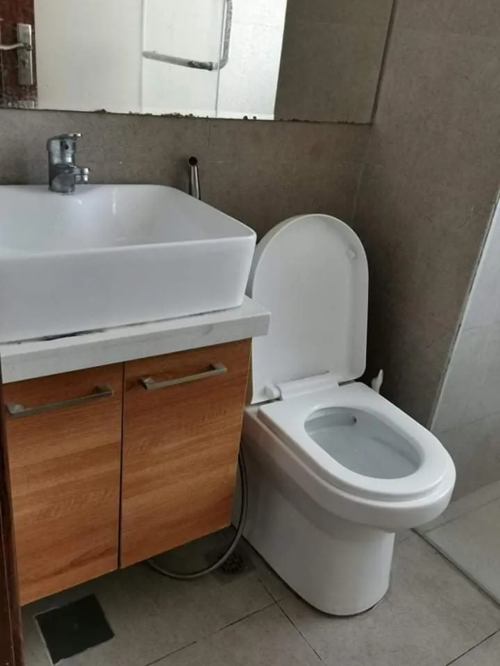Toilet in U607 Sunshine100 Netflix 65InchesTV Wifi Karaoke Swimming Pool