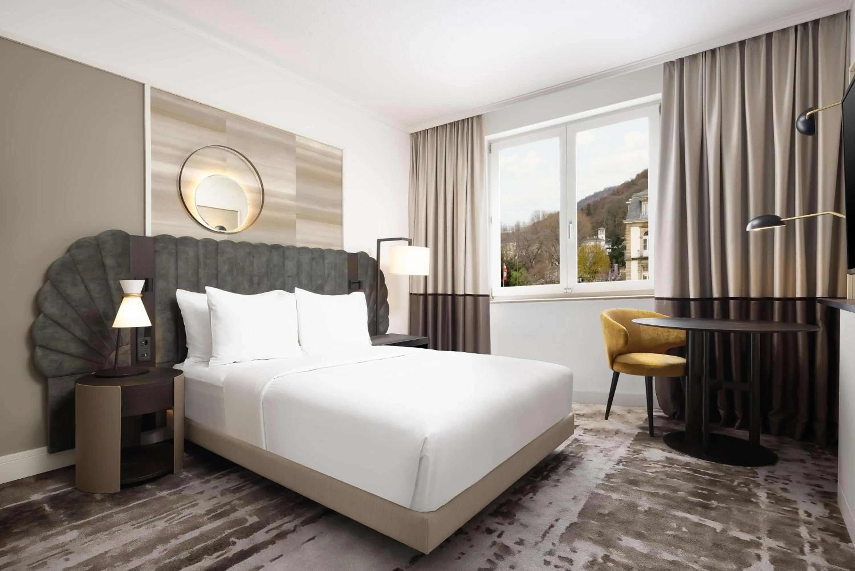 Bed in Crowne Plaza Heidelberg City Centre