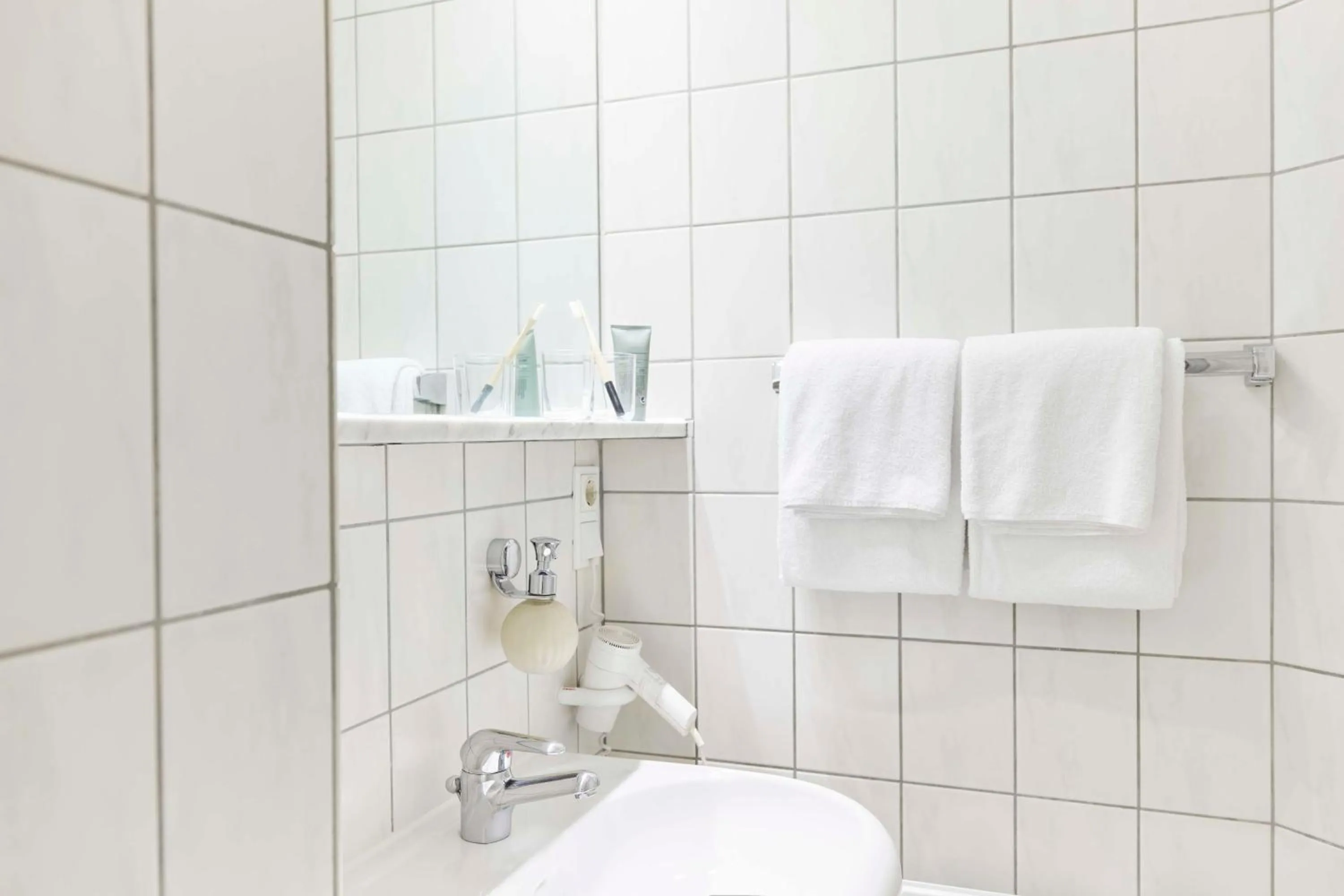 Bathroom in Best Western Raphael Hotel Altona