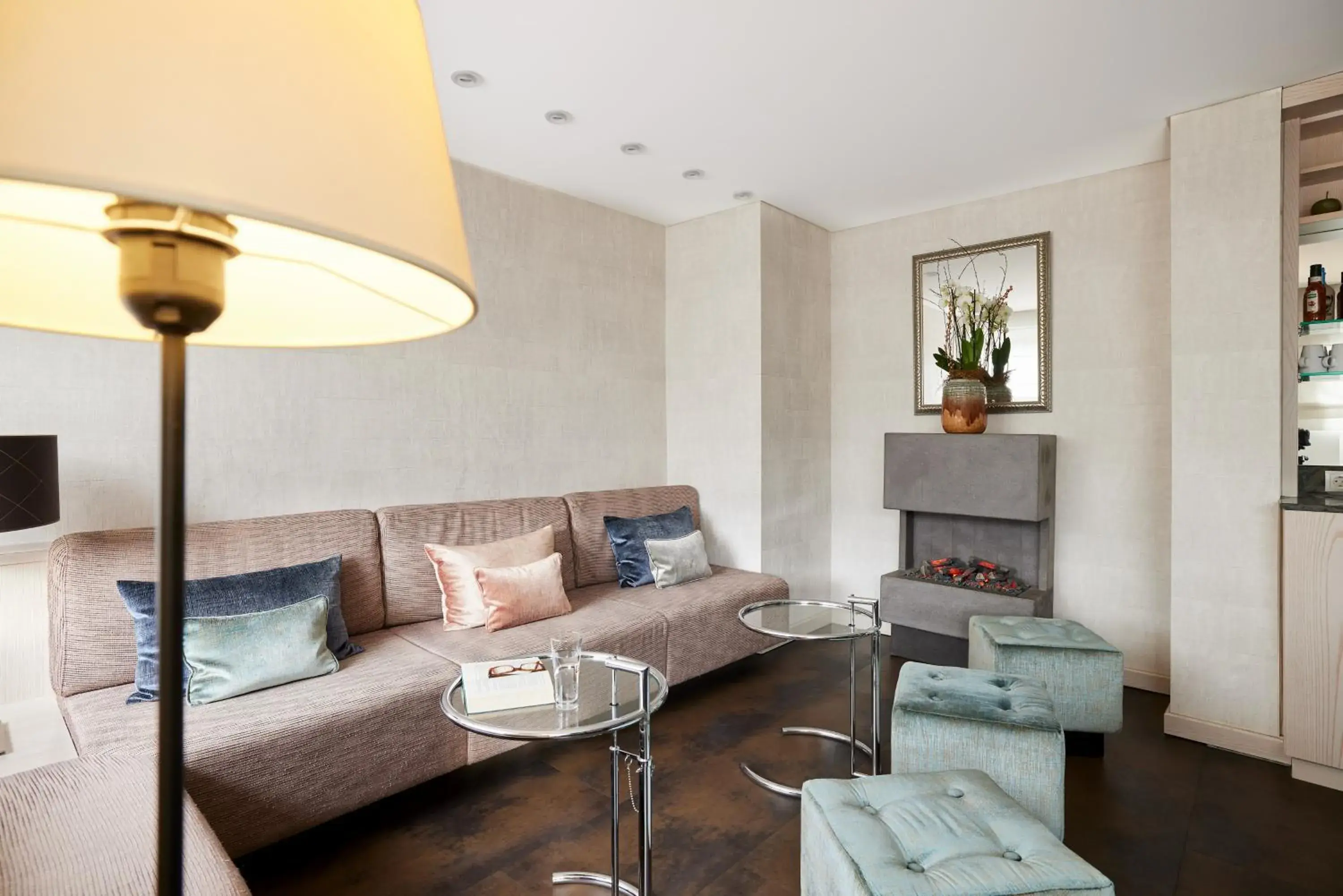 Lounge or bar in Best Western Raphael Hotel Altona Lounge or bar in Best Western Raphael Hotel Altona