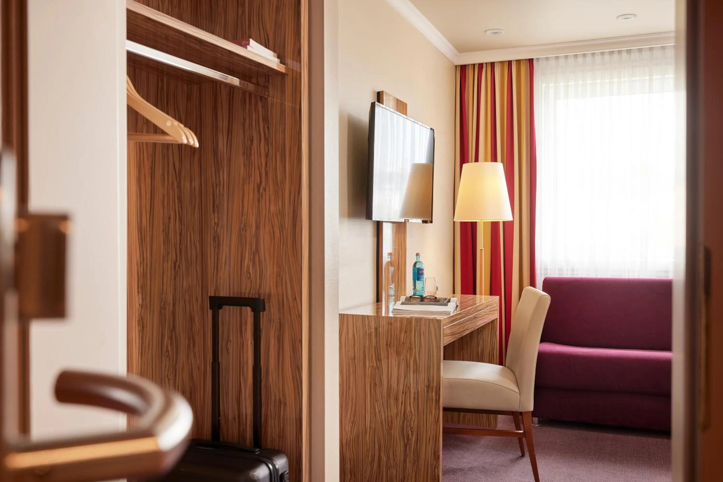 Photo of the whole room in Best Western Raphael Hotel Altona