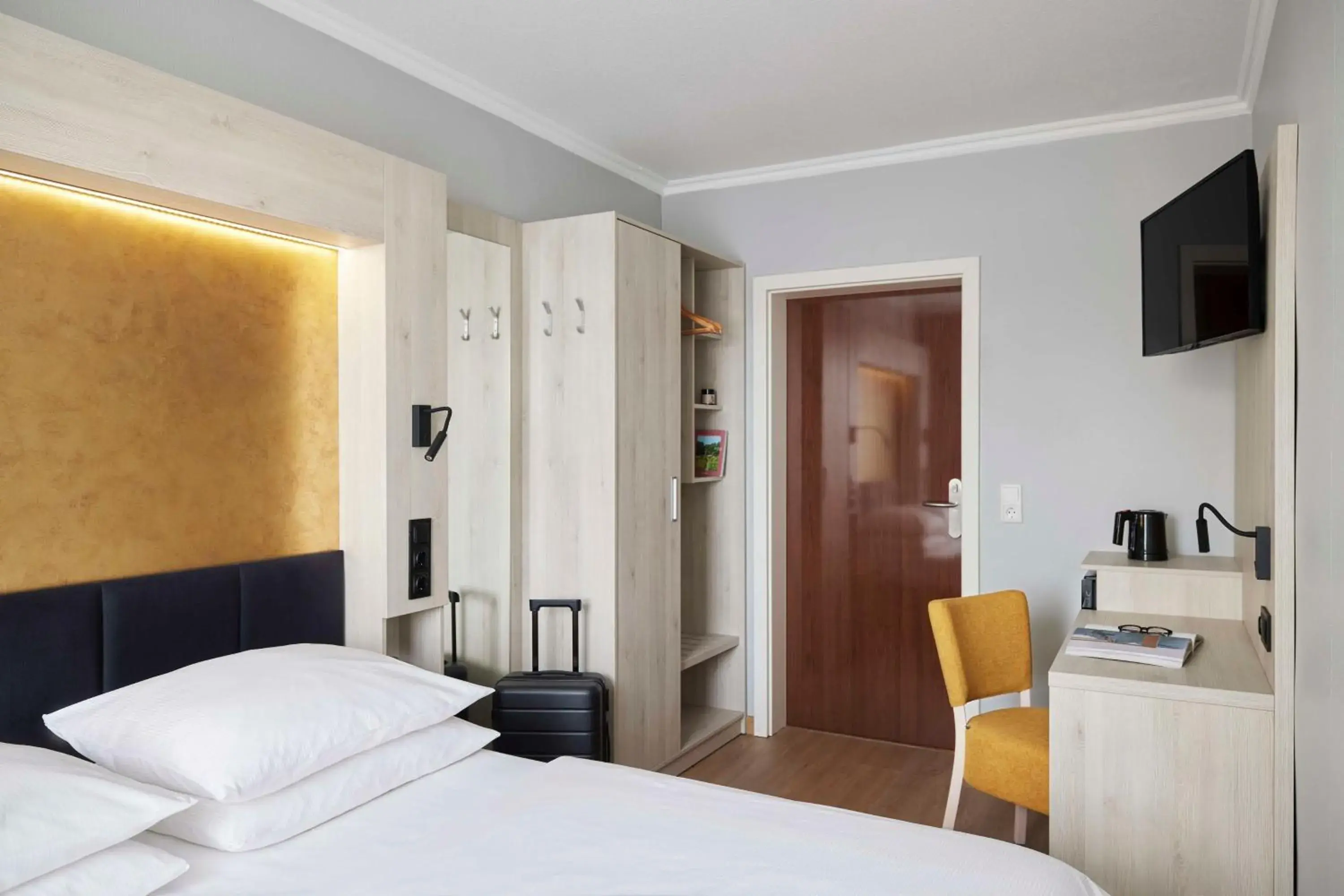 Bedroom, Bed in Best Western Raphael Hotel Altona Bedroom, Bed in Best Western Raphael Hotel Altona