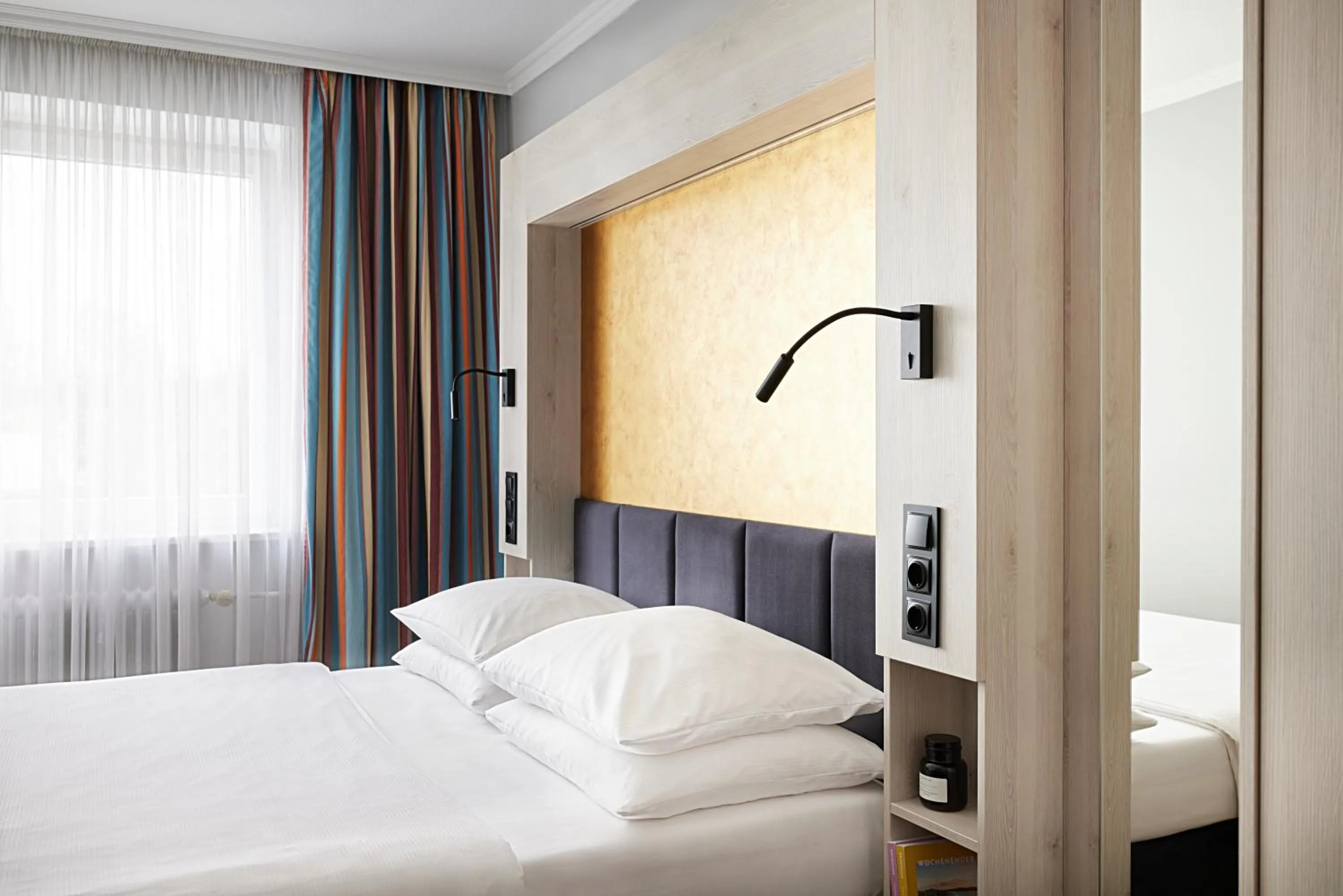 Photo of the whole room, Bed in Best Western Raphael Hotel Altona