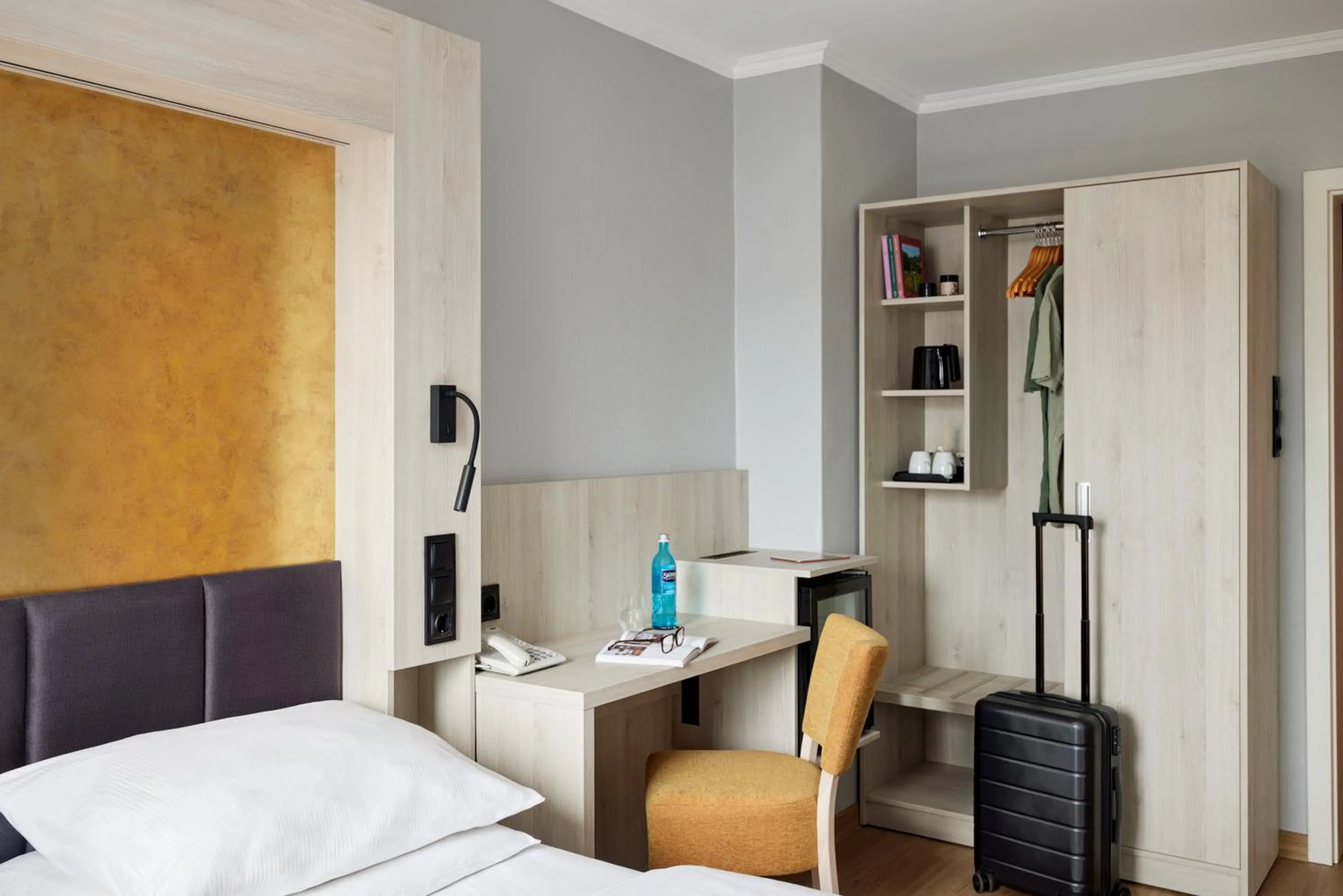 Photo of the whole room, Bed in Best Western Raphael Hotel Altona