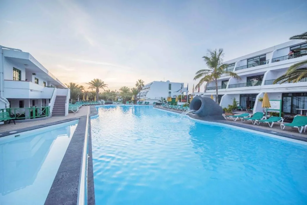 Central location in a great complex with 300mbps internet
