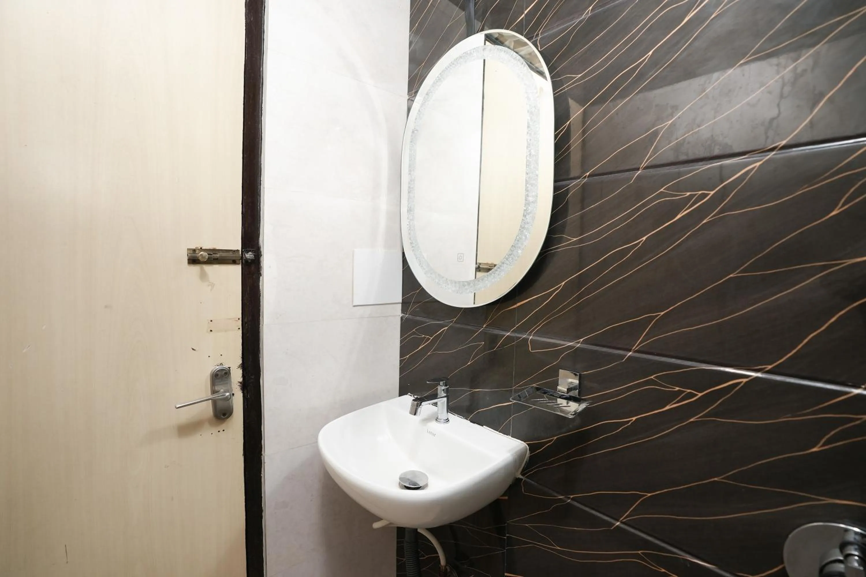 Bathroom in Hotel Neelkiran