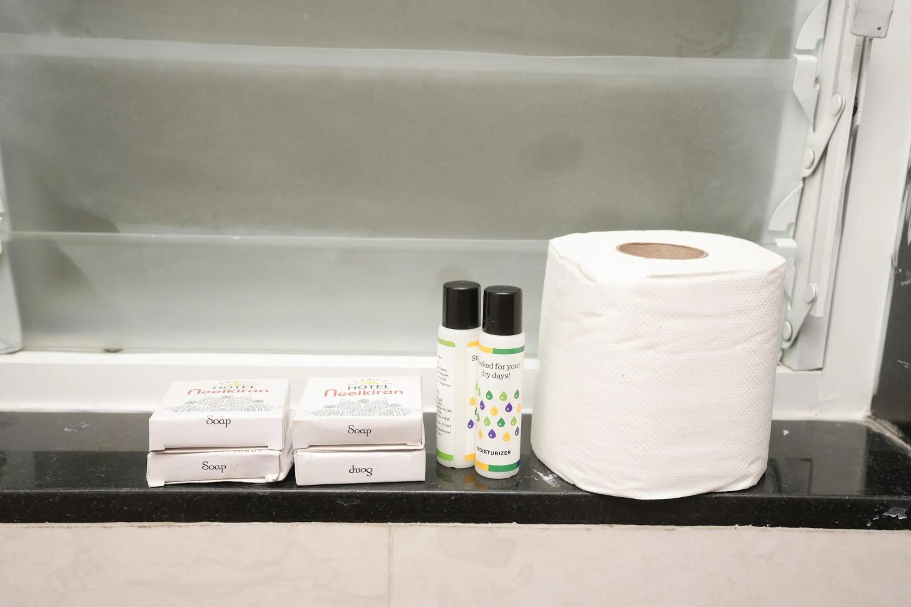 Bathroom in Hotel Neelkiran