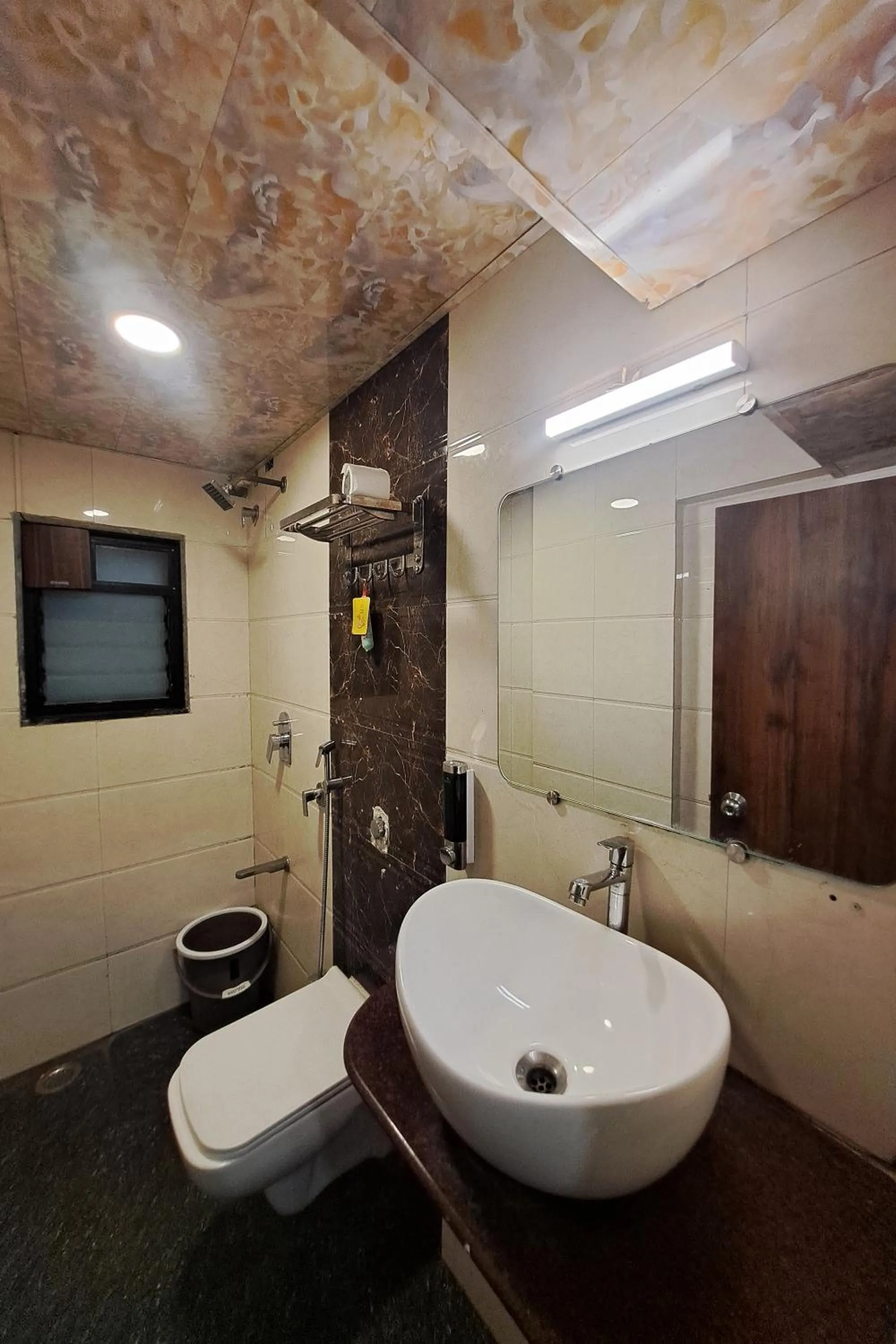 Shower in Hotel Neelkiran