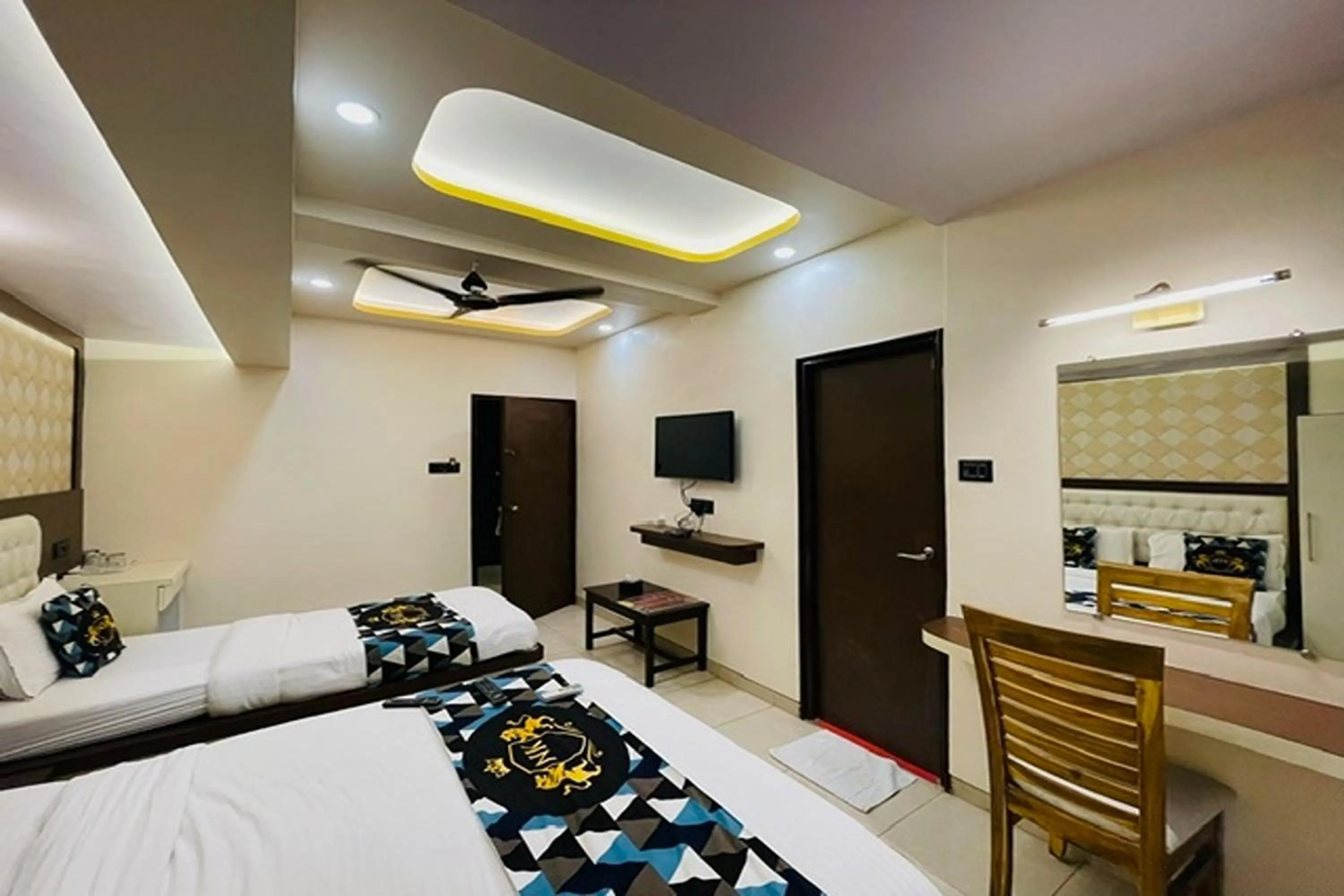 TV and multimedia in Hotel Neelkiran
