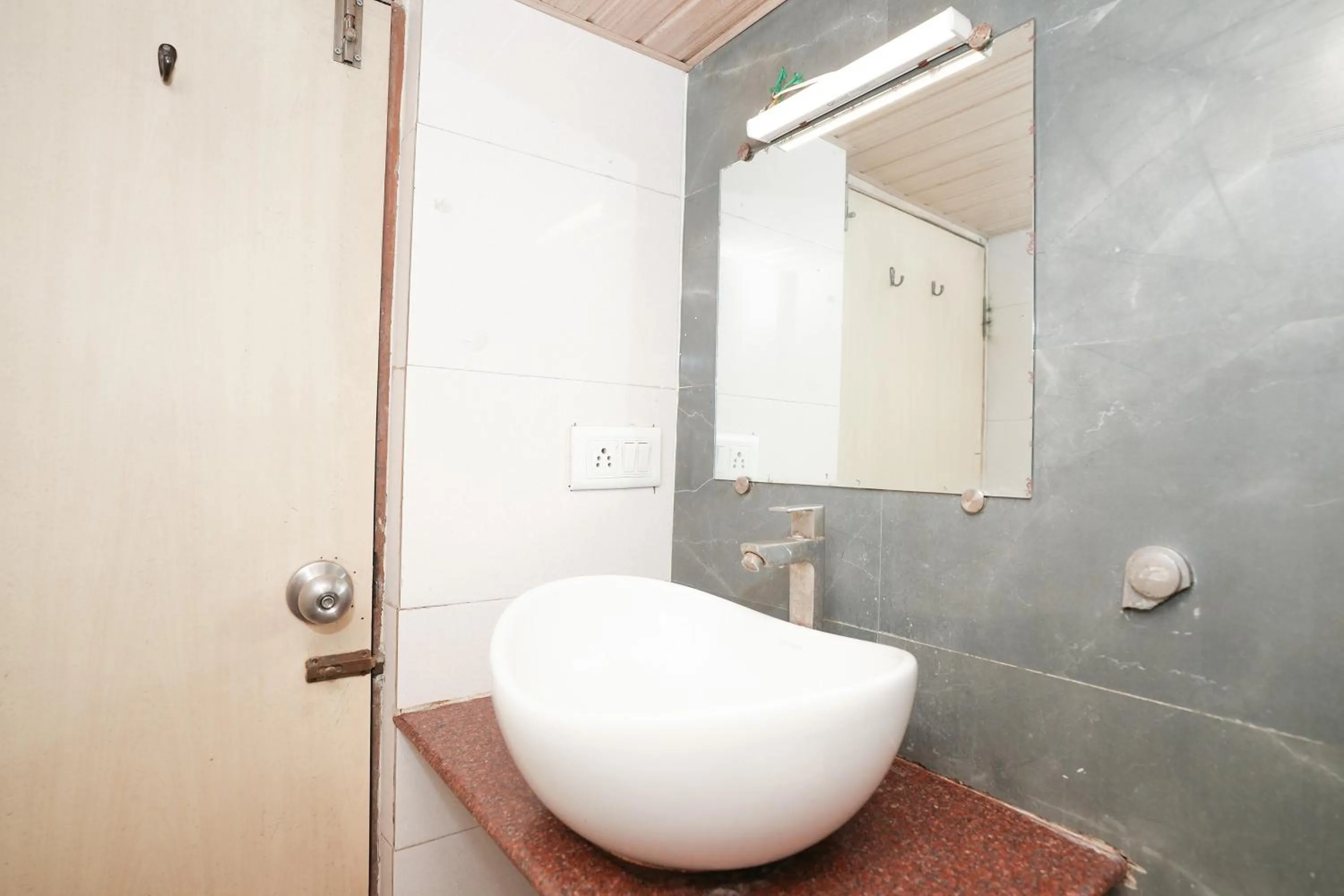 Bathroom in Hotel Neelkiran