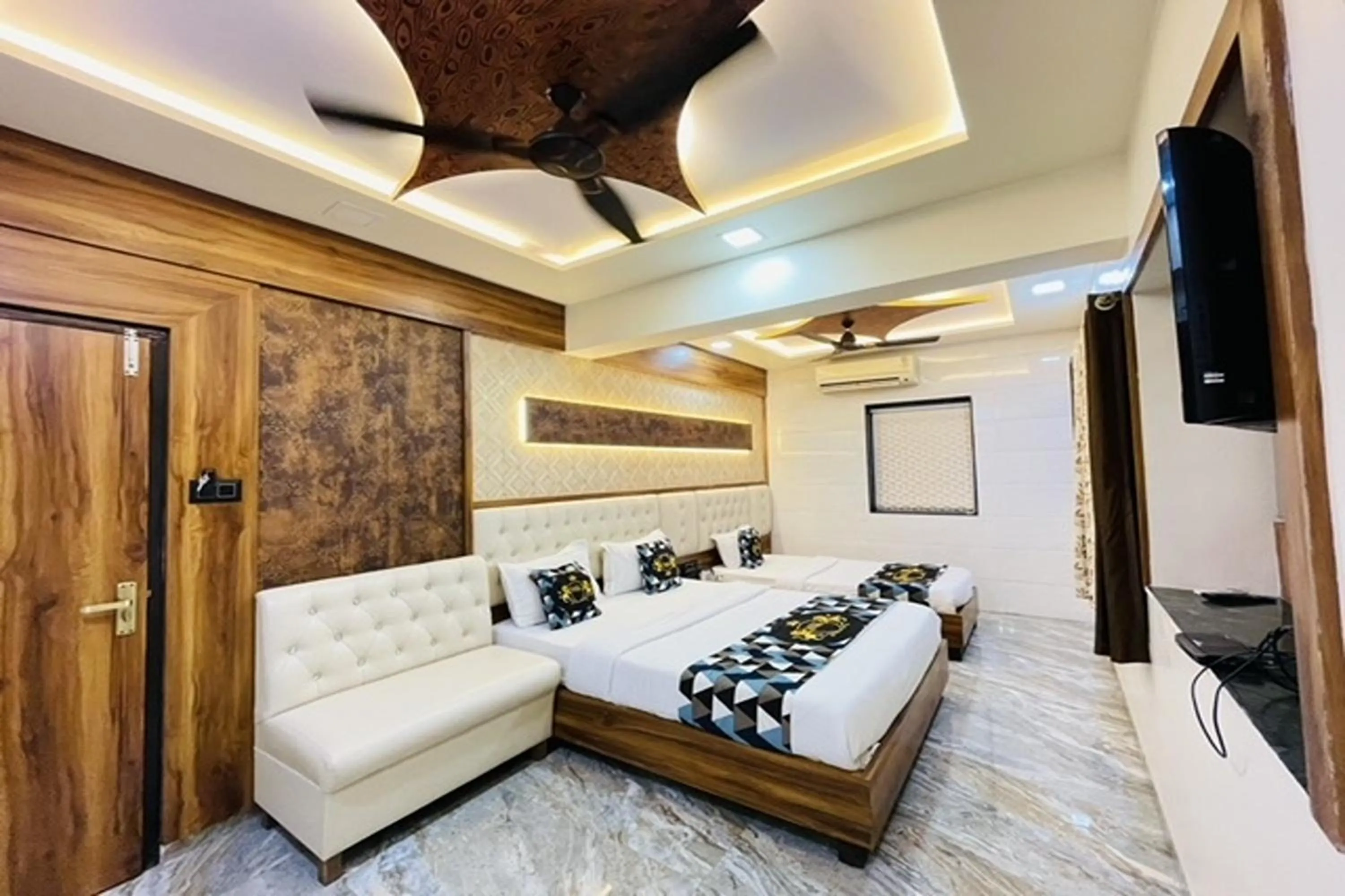 Bed in Hotel Neelkiran