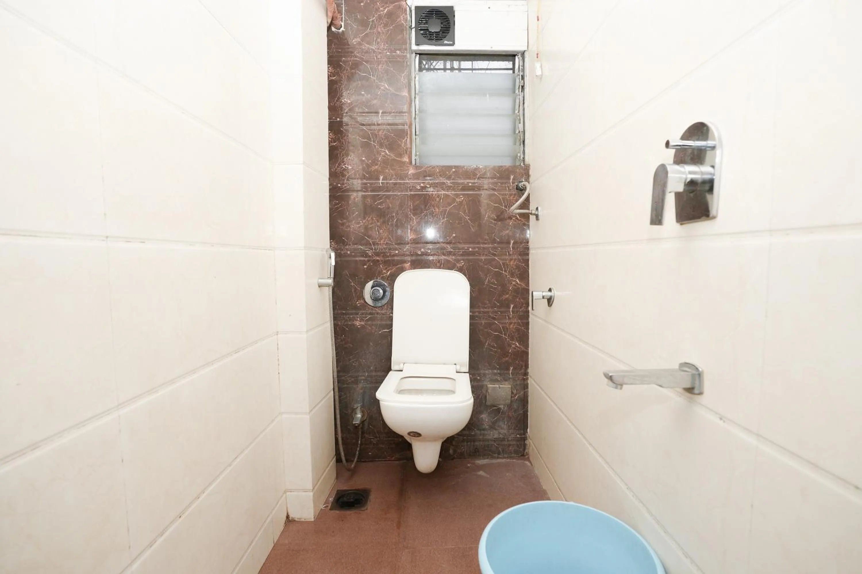 Toilet in Hotel Neelkiran