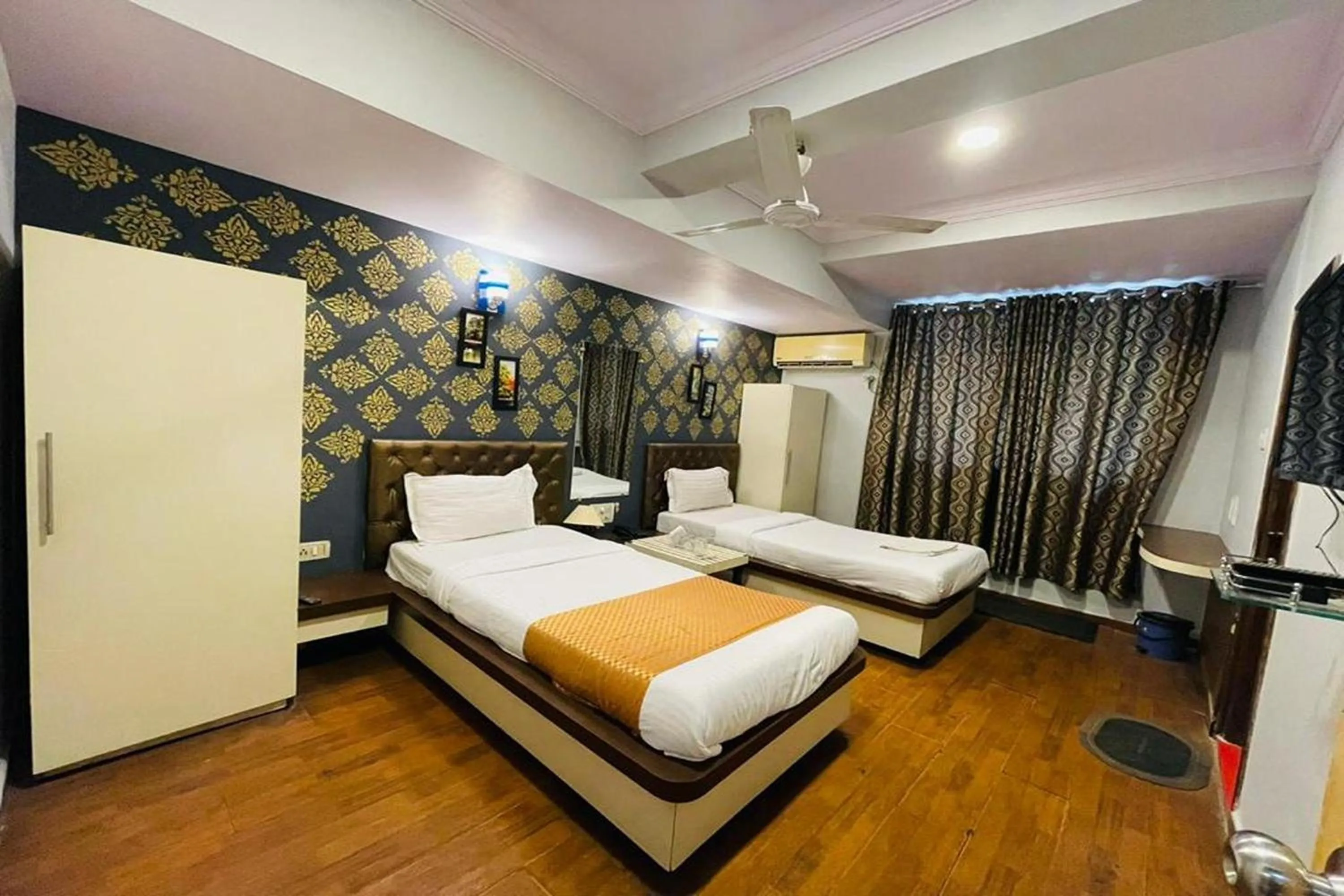 Bedroom in Hotel Neelkiran
