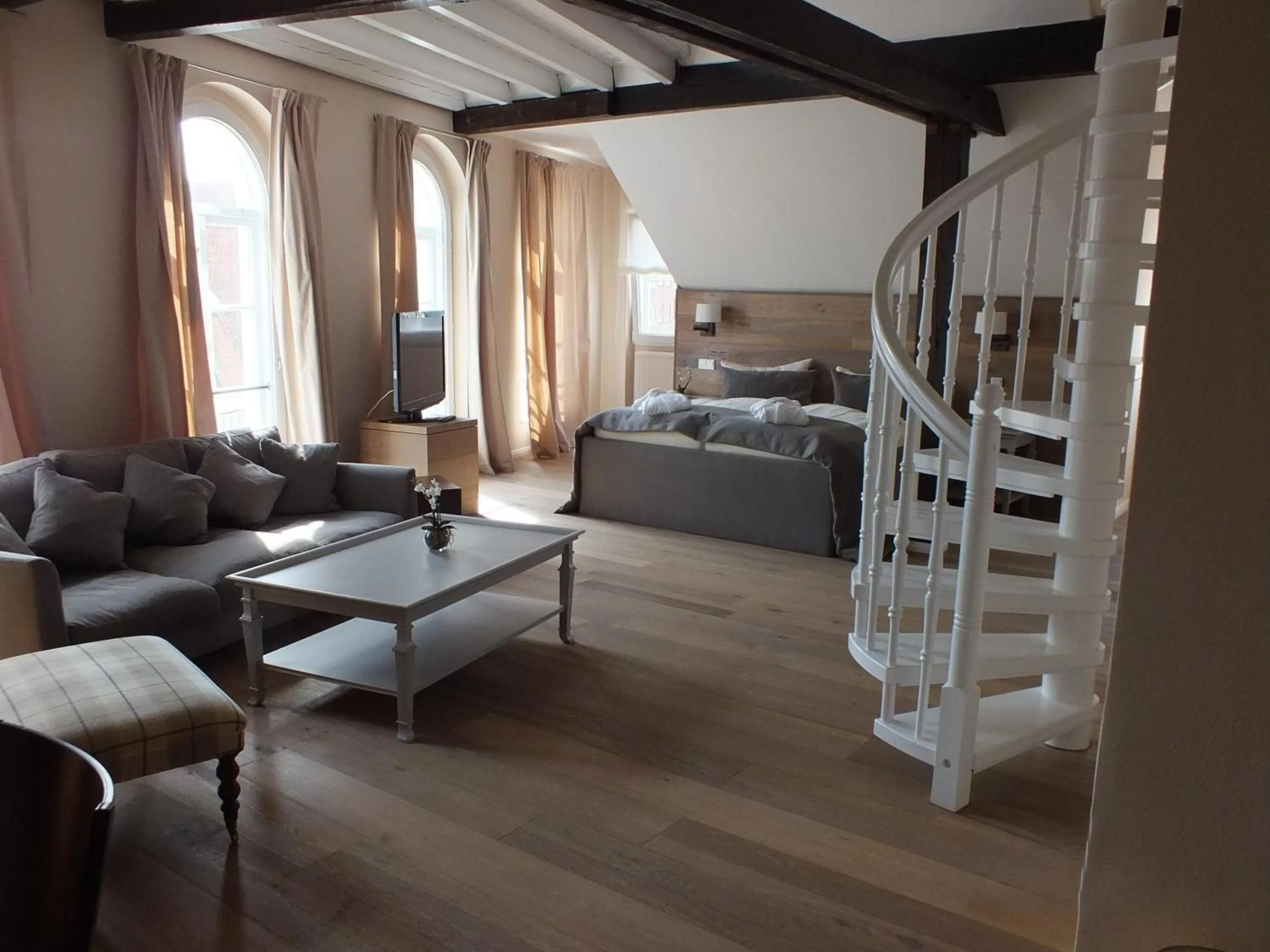 Living room, Bed in TOP CityLine Klassik Altstadt Hotel Lübeck