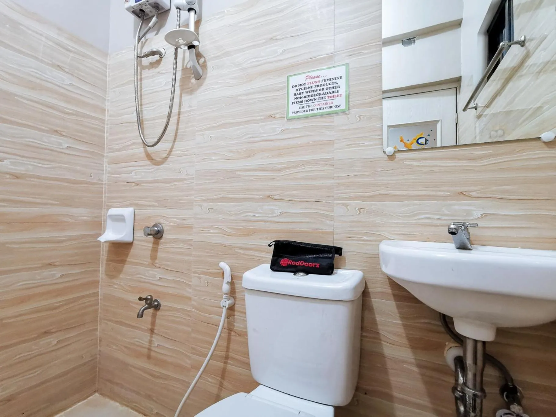 Bathroom in RedDoorz near Gaisano Mall Gensan