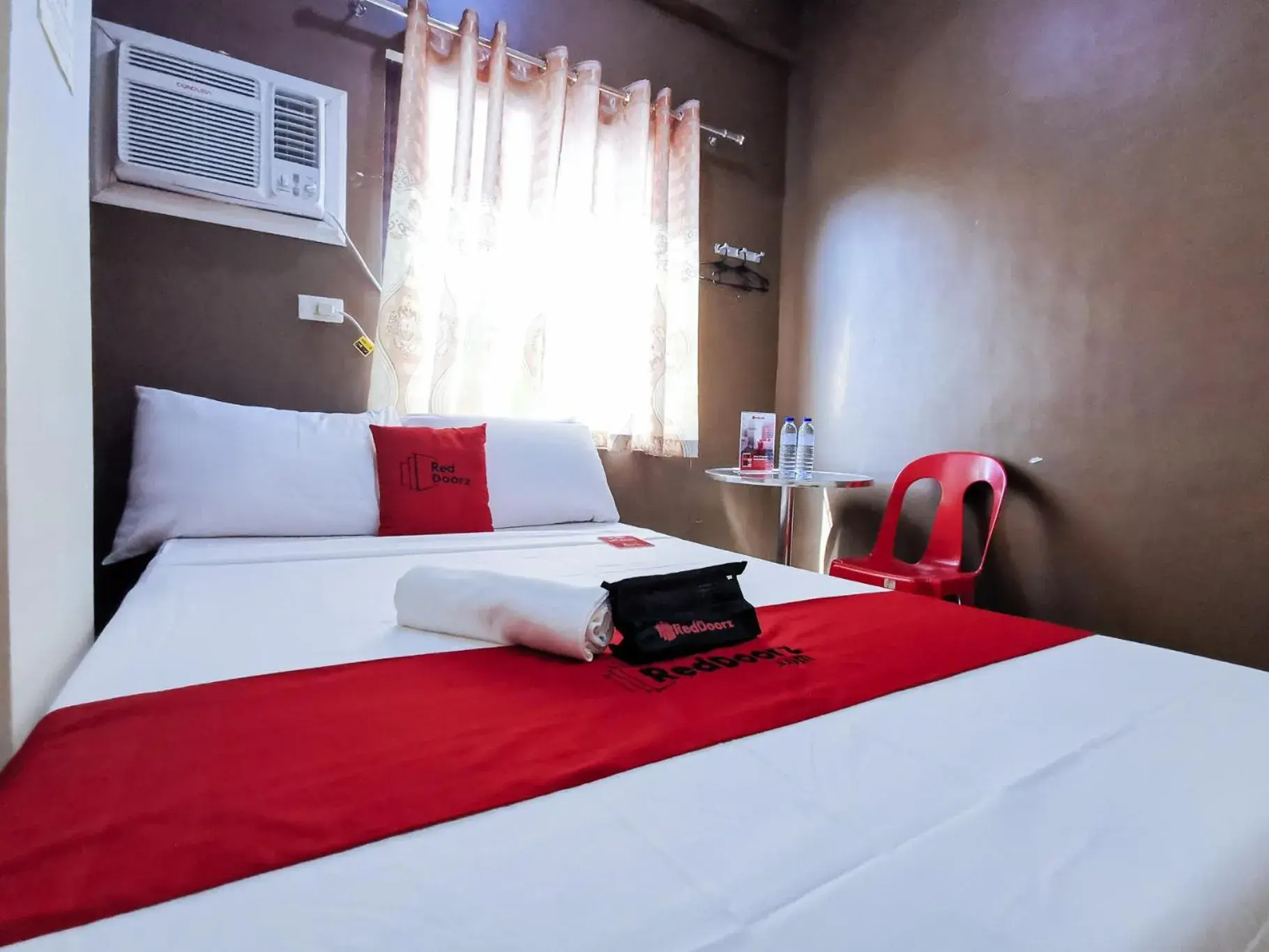 Double Room in RedDoorz near Gaisano Mall Gensan Double Room in RedDoorz near Gaisano Mall Gensan