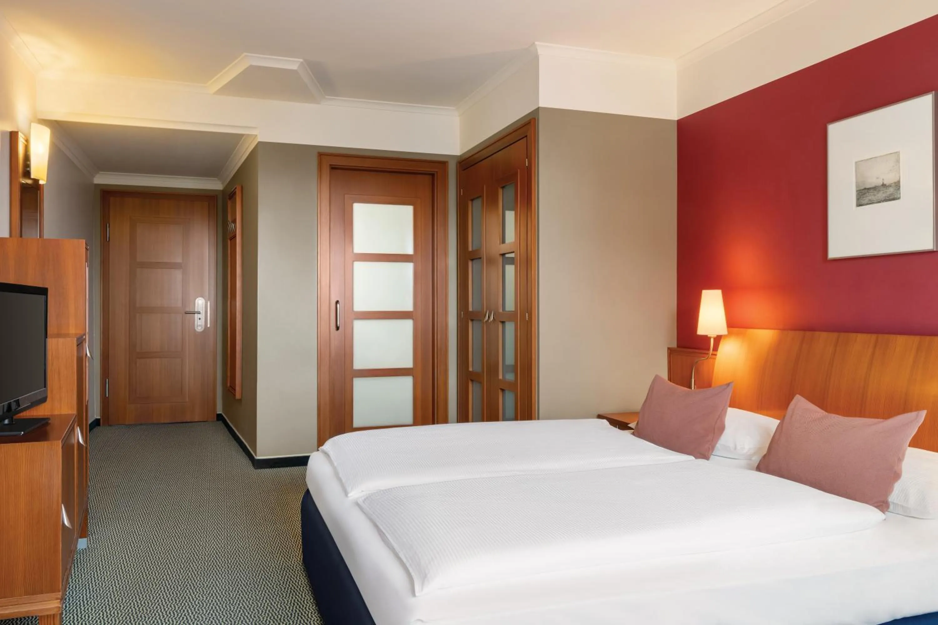 Photo of the whole room, Bed in Vienna House by Wyndham Sonne Rostock