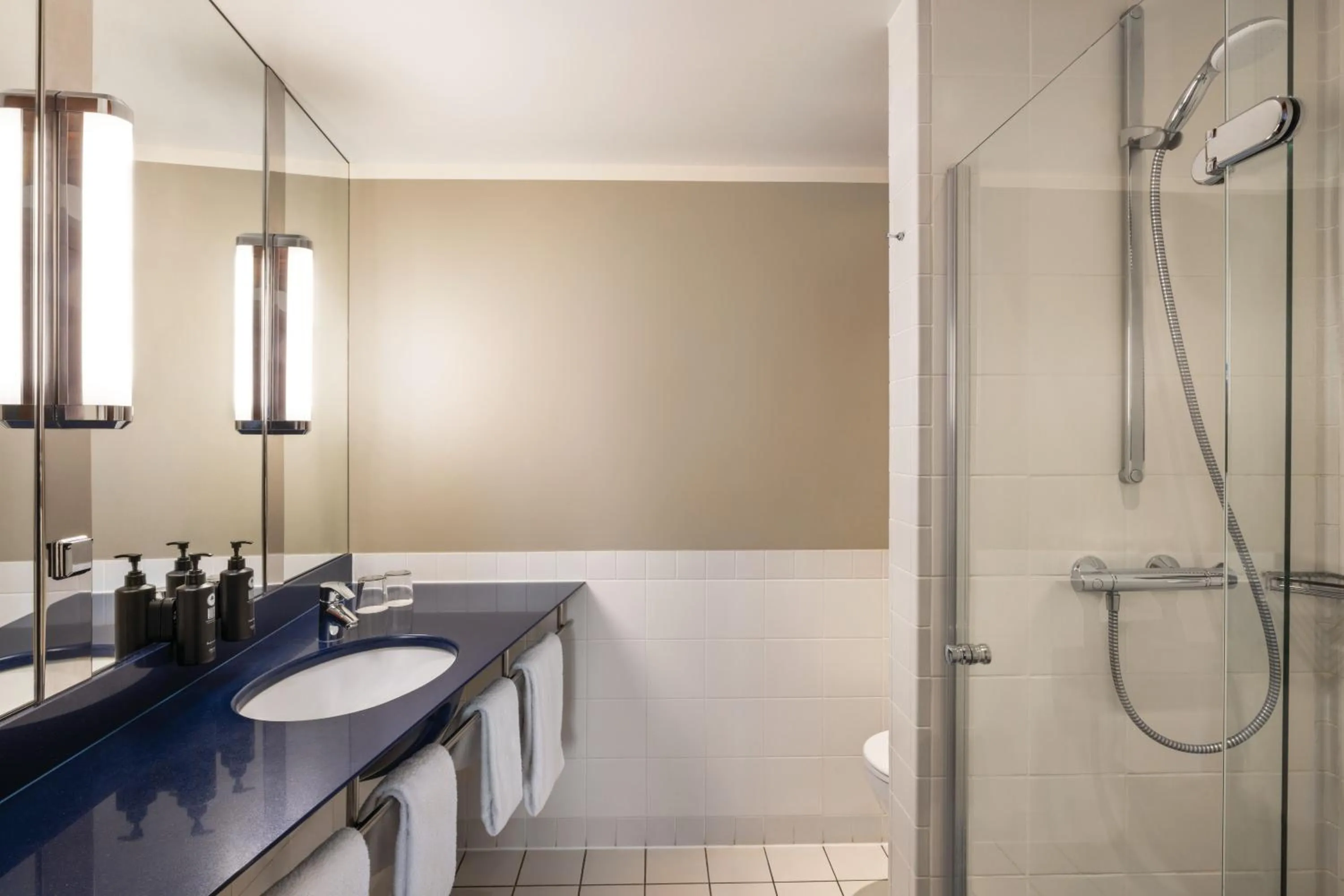 Bathroom in Vienna House by Wyndham Sonne Rostock