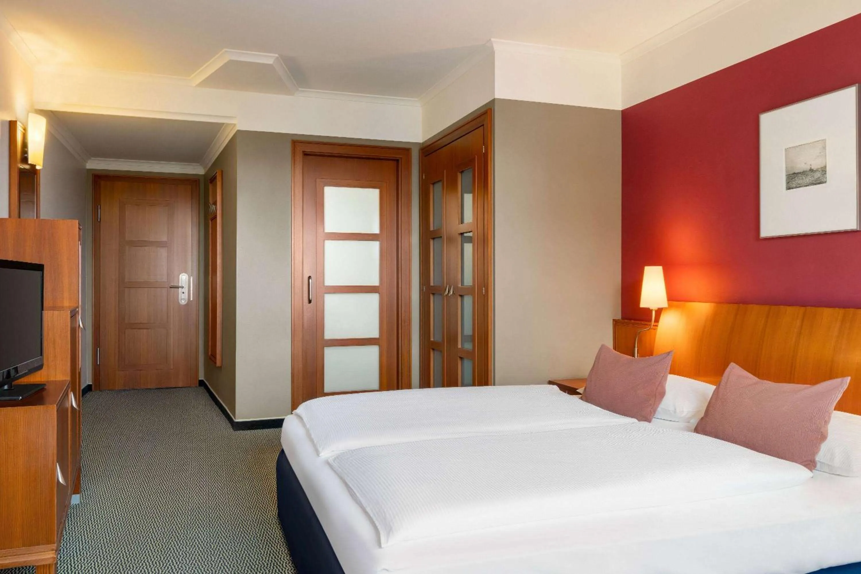 Photo of the whole room, Bed in Vienna House by Wyndham Sonne Rostock