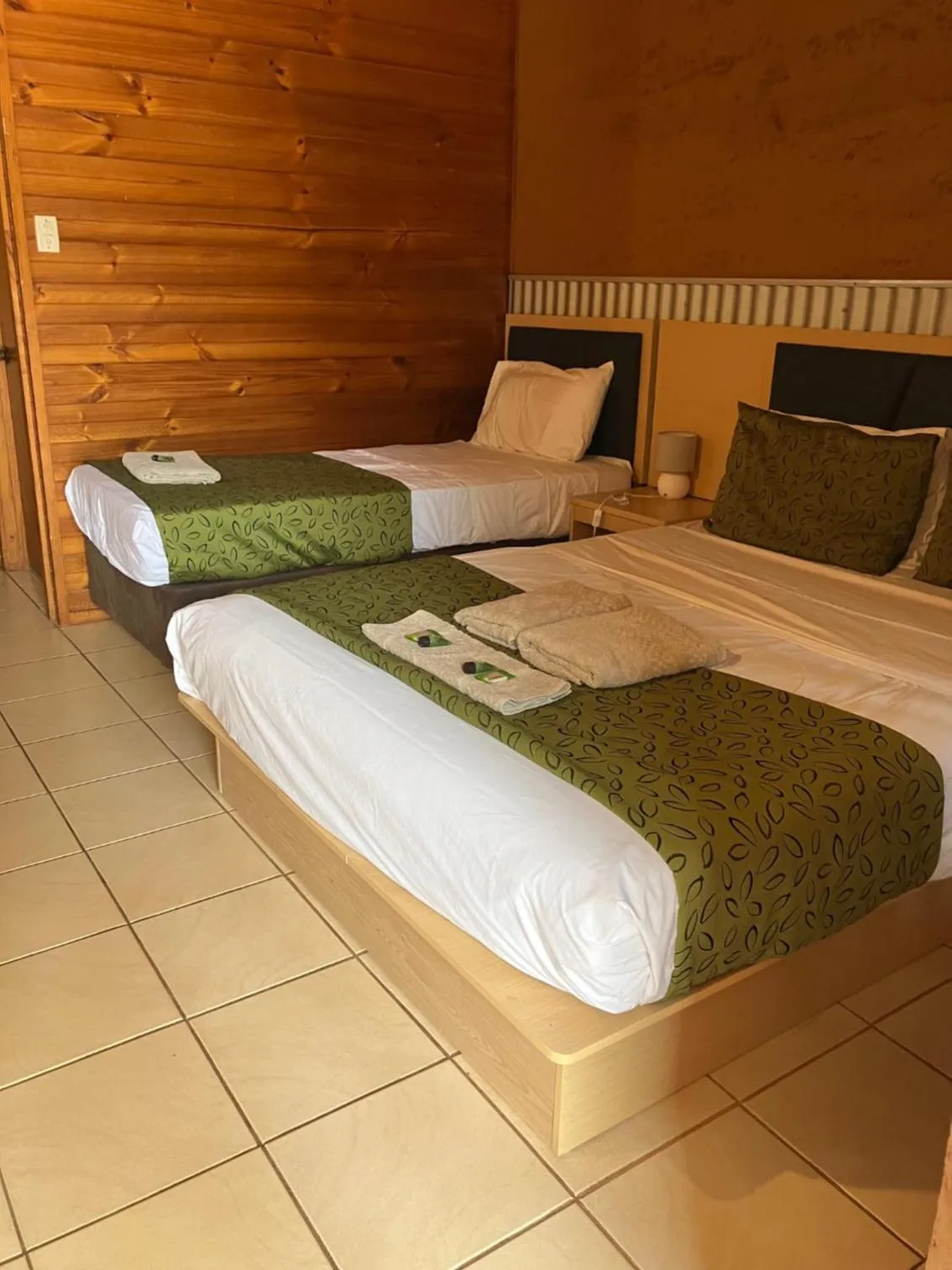 Bedroom, Bed in Territory Manor Motel & Caravan Park