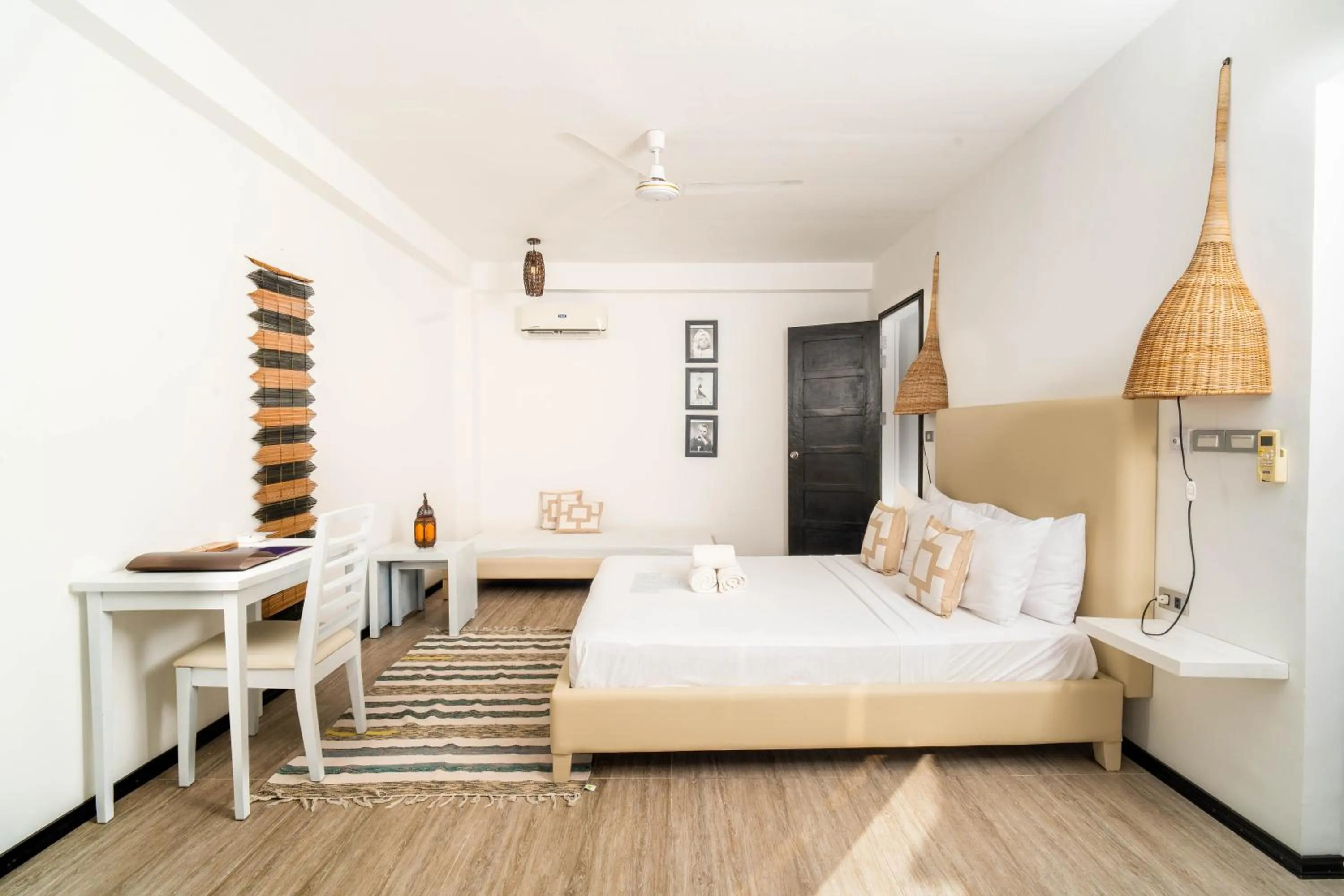 Bed in Blanco Beach Resort Malapascua