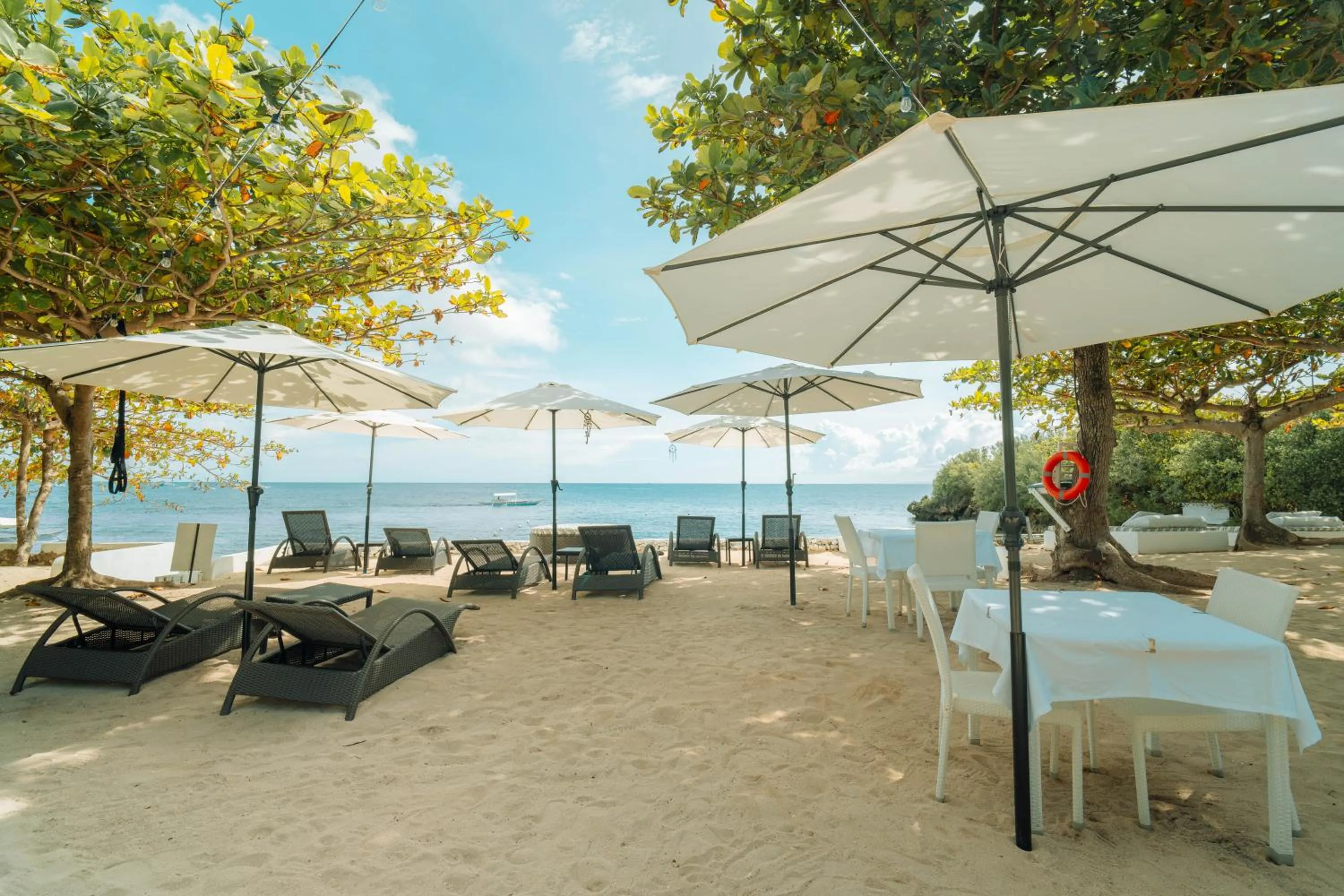 Beach in Blanco Beach Resort Malapascua