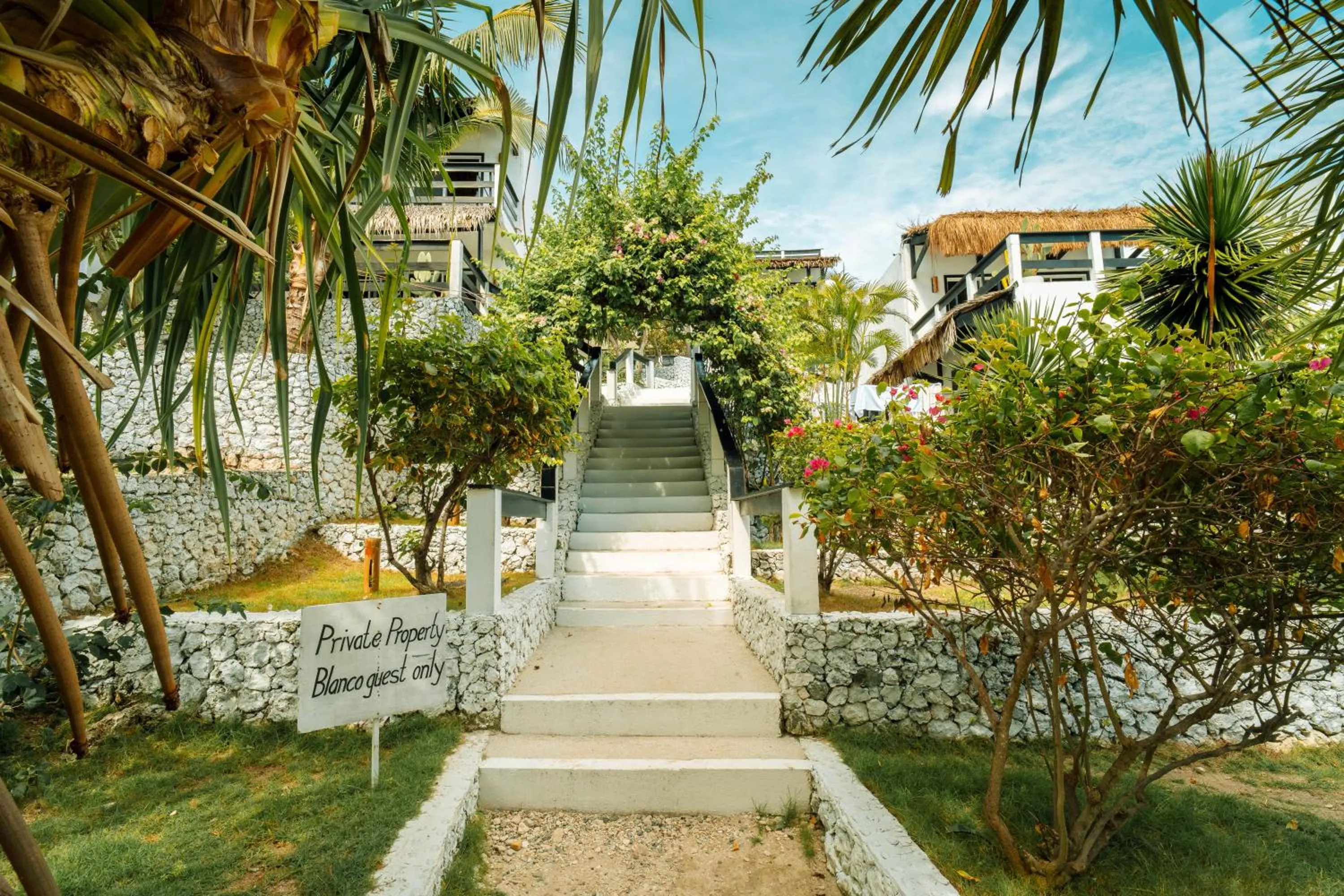 Garden in Blanco Beach Resort Malapascua