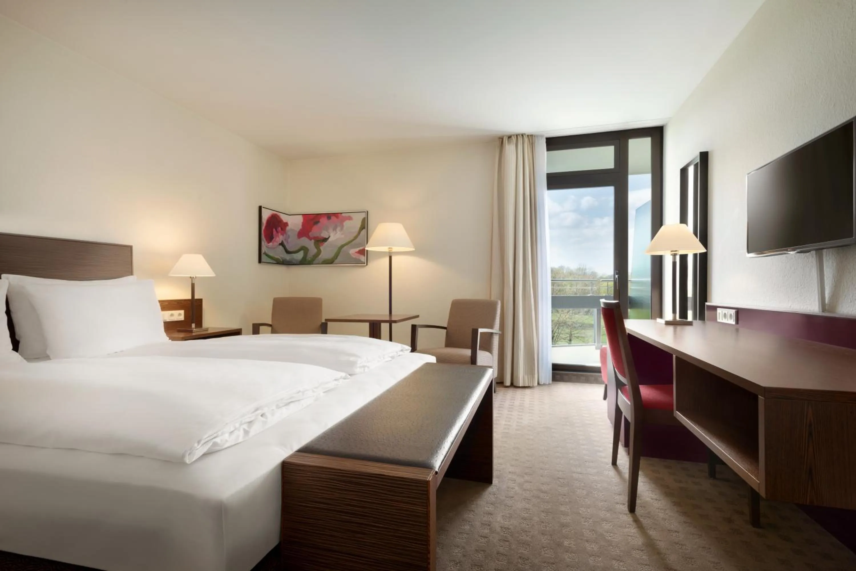 TV and multimedia, Bed in Ramada Nürnberg Parkhotel