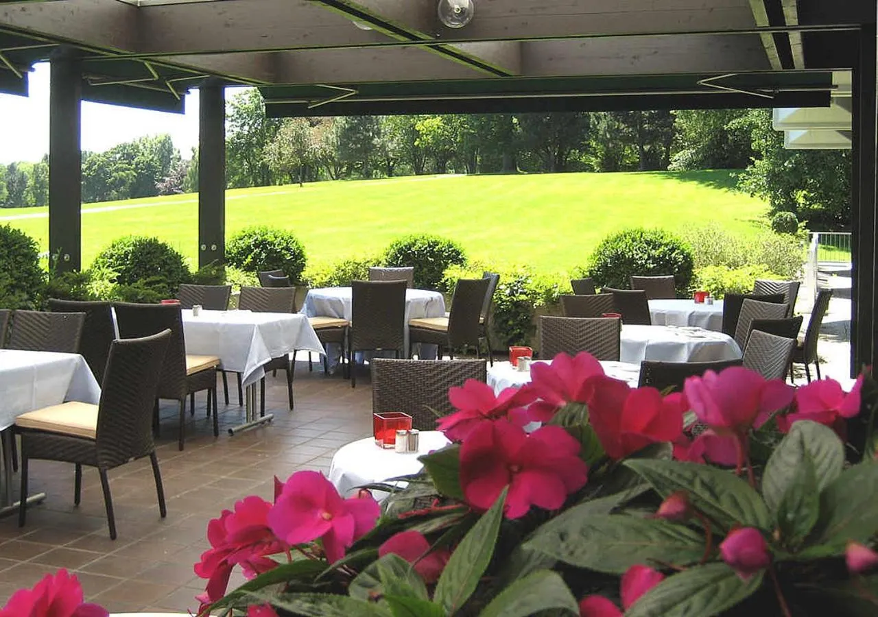 Restaurant/places to eat in Ramada Nürnberg Parkhotel