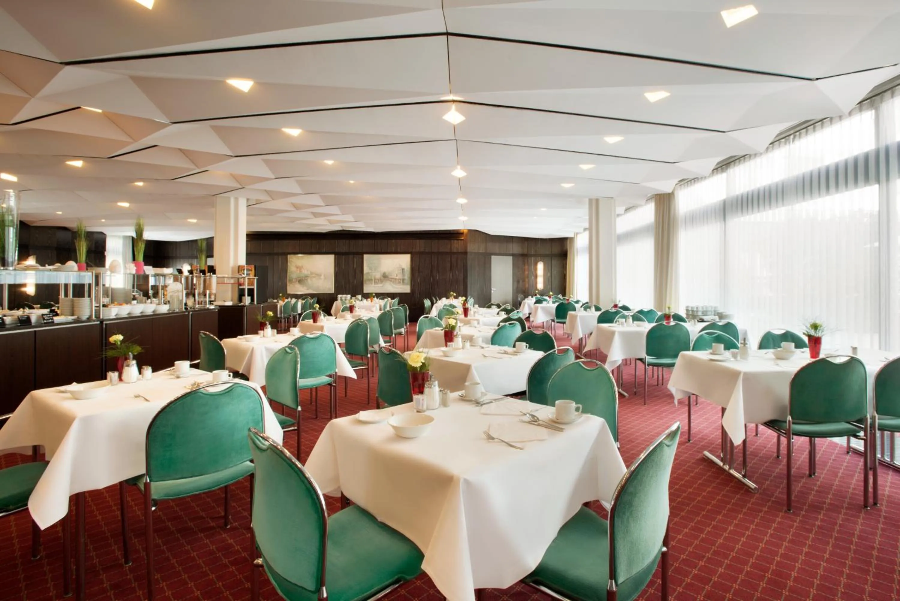 Restaurant/places to eat in Ramada Nürnberg Parkhotel