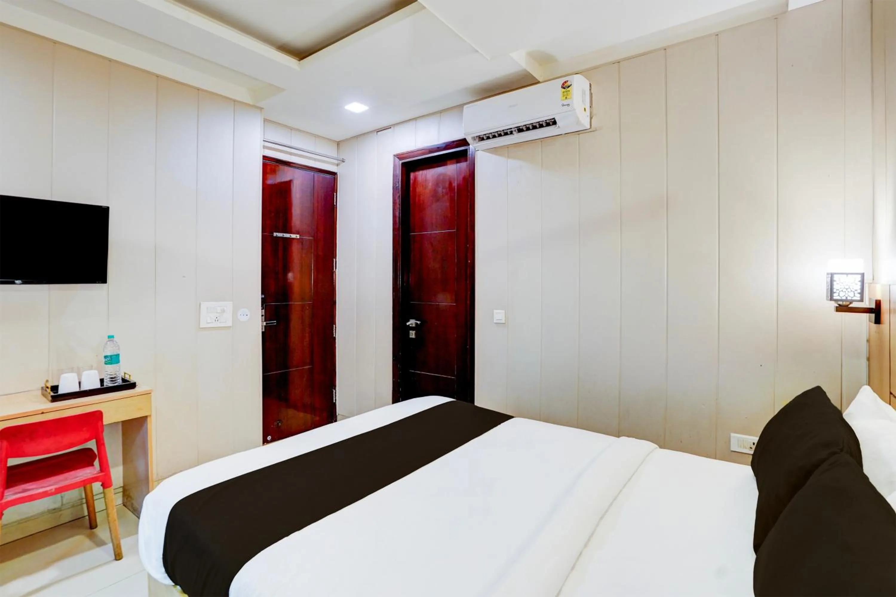 Bedroom, Bed in Super Hotel O Rohini Sector 24