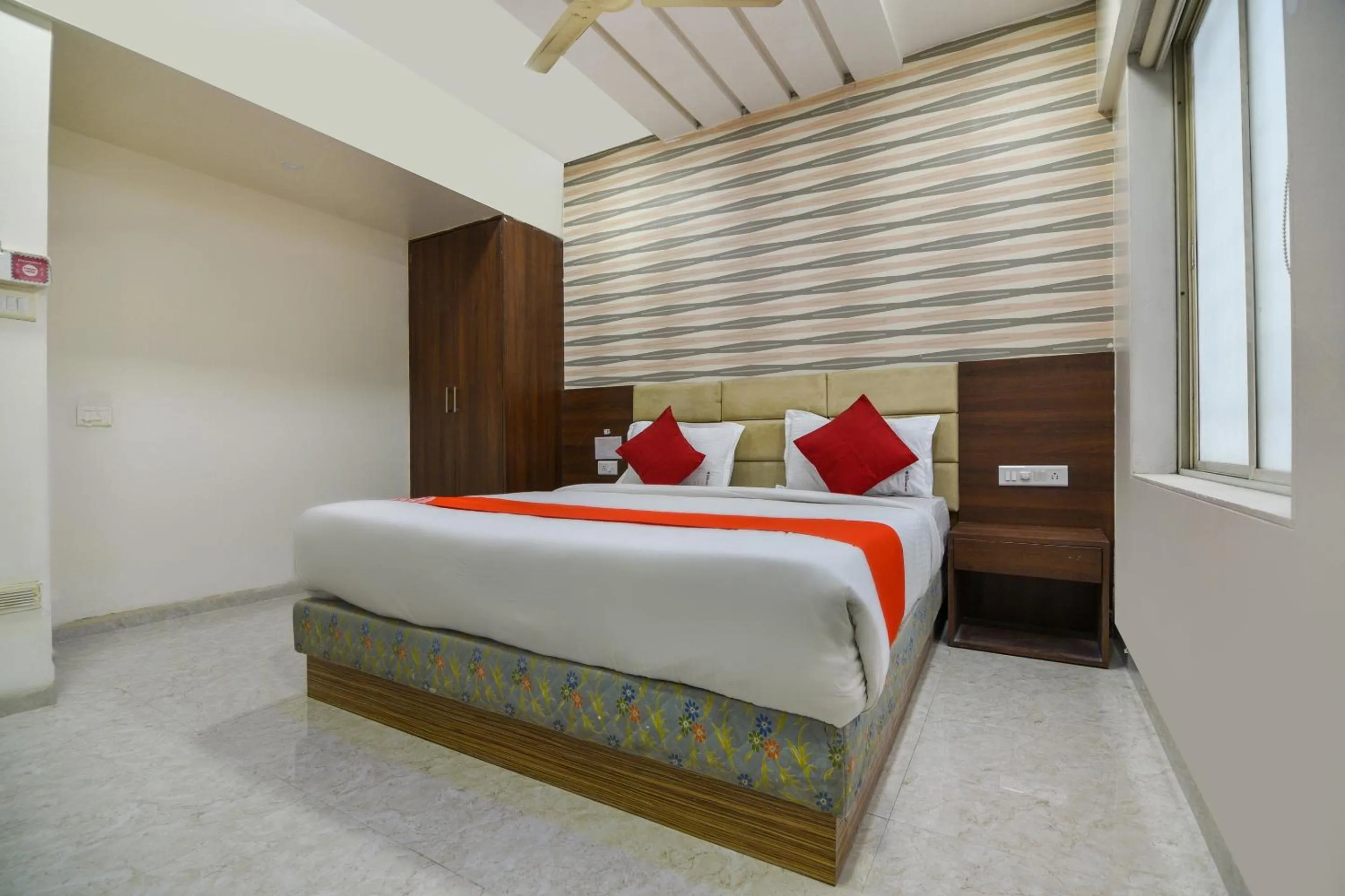 Hotel O Sunshine Inn Near Pune Railway Station