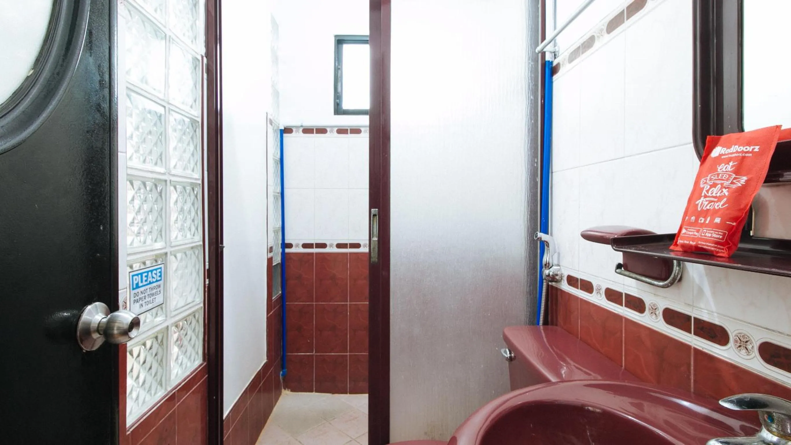 Bathroom in RedDoorz Plus at Villa Gloria Taguig