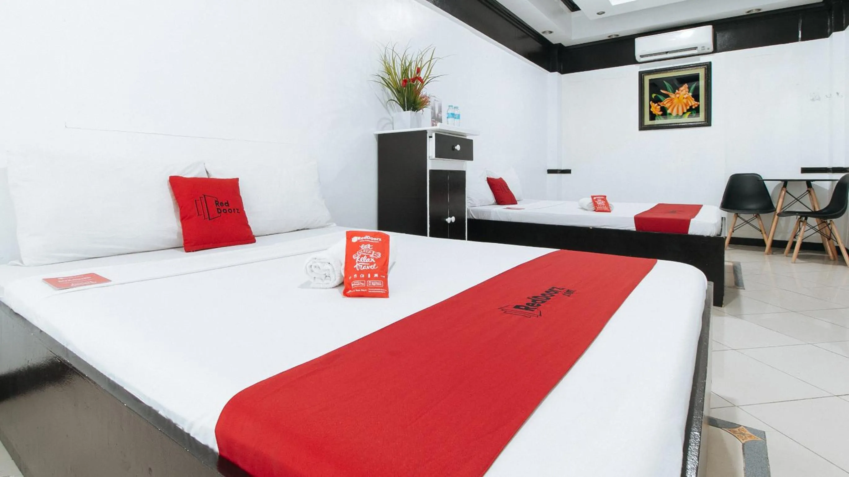 Photo of the whole room, Bed in RedDoorz Plus at Villa Gloria Taguig