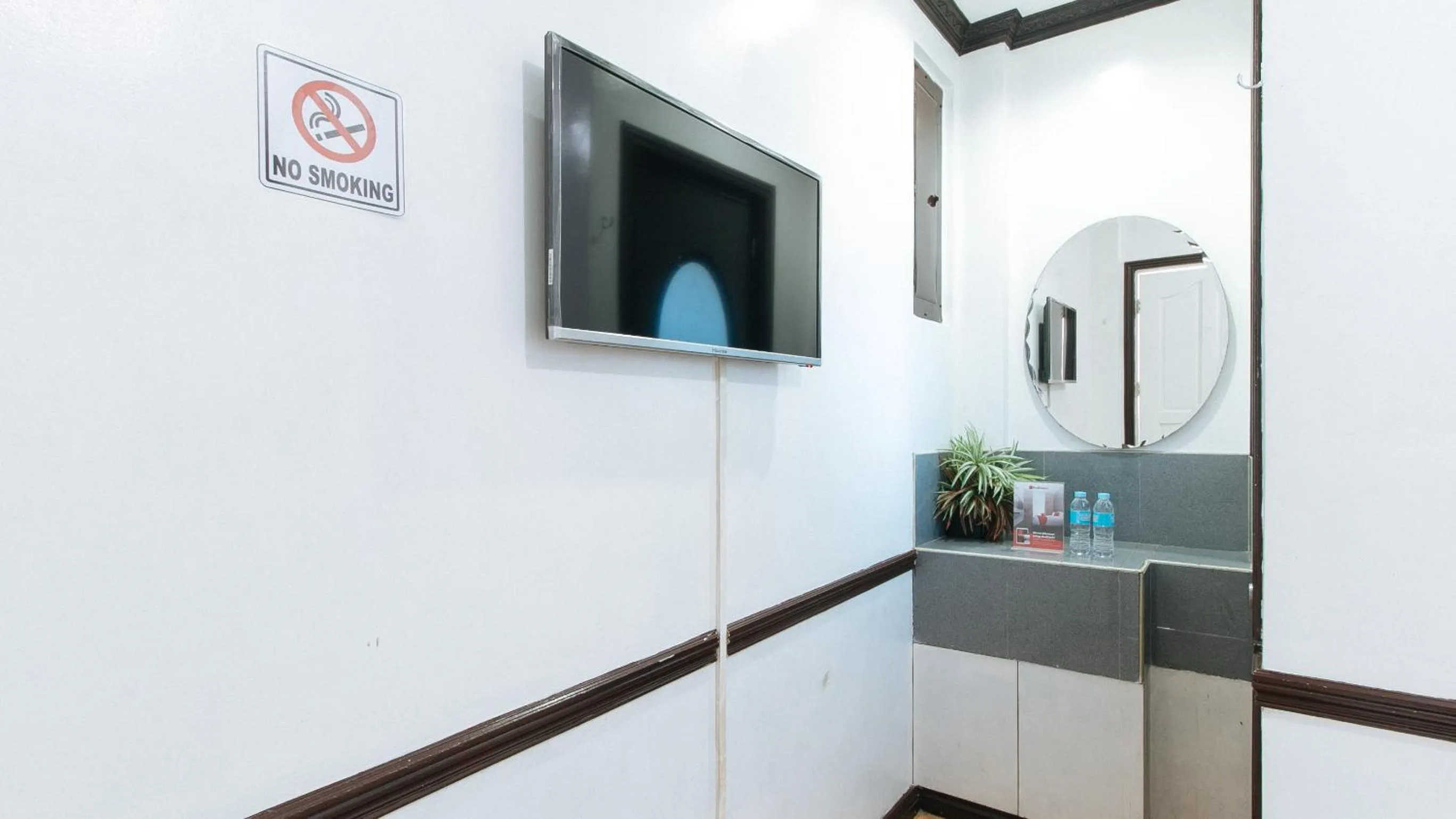 TV and multimedia in RedDoorz Plus at Villa Gloria Taguig