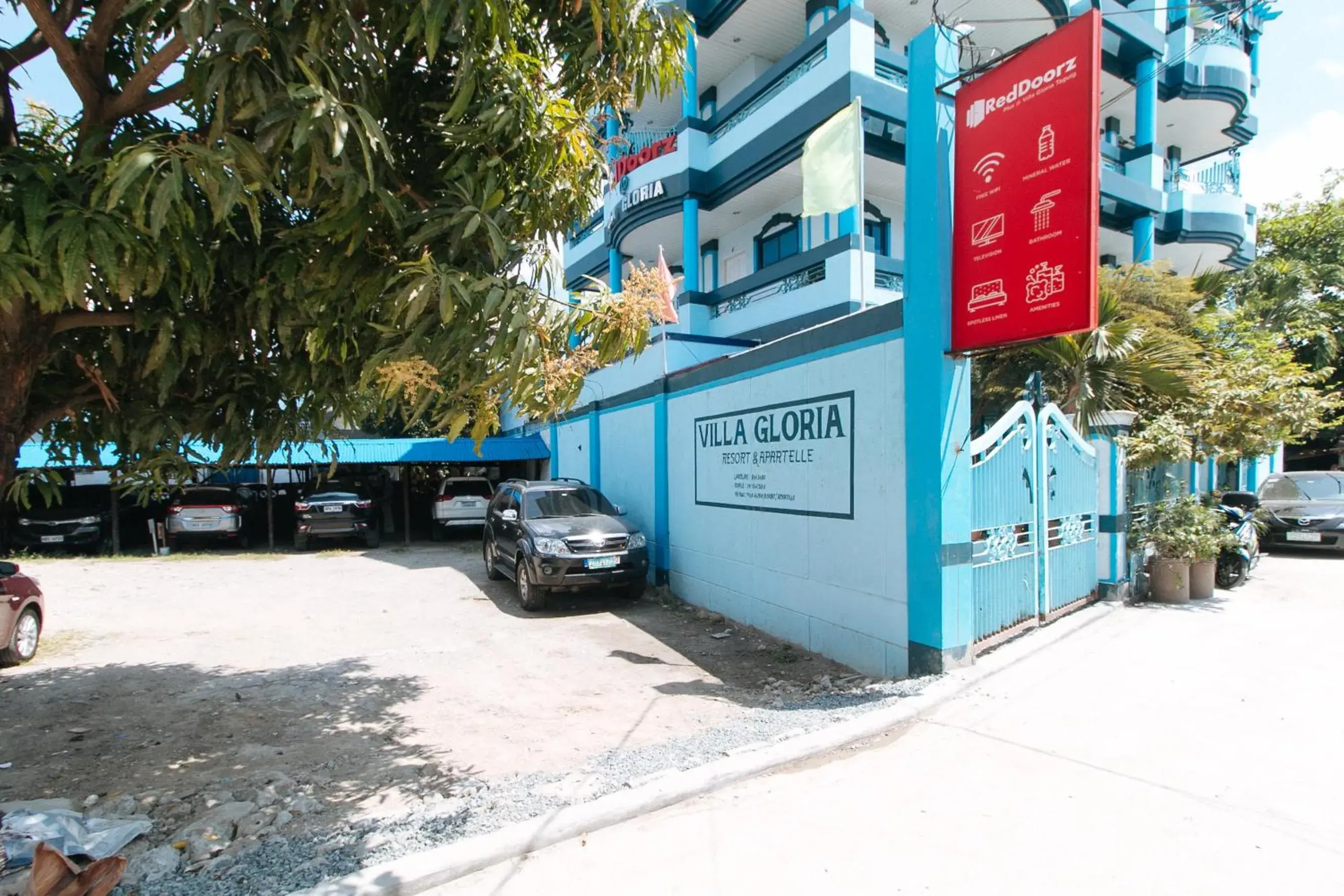 Property building in RedDoorz at Plus Villa Gloria Taguig Property building in RedDoorz at Plus Villa Gloria Taguig