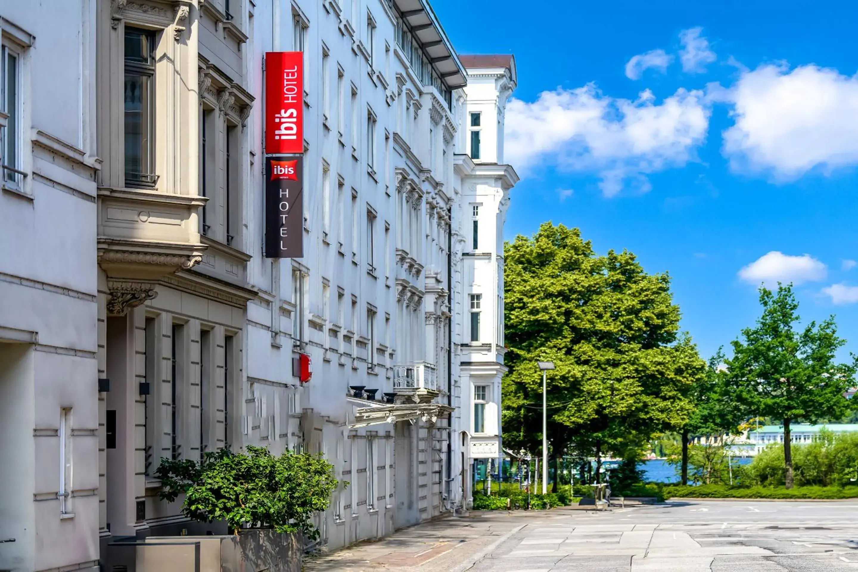 Property building in ibis Hotel Hamburg Alster Centrum Property building in ibis Hotel Hamburg Alster Centrum