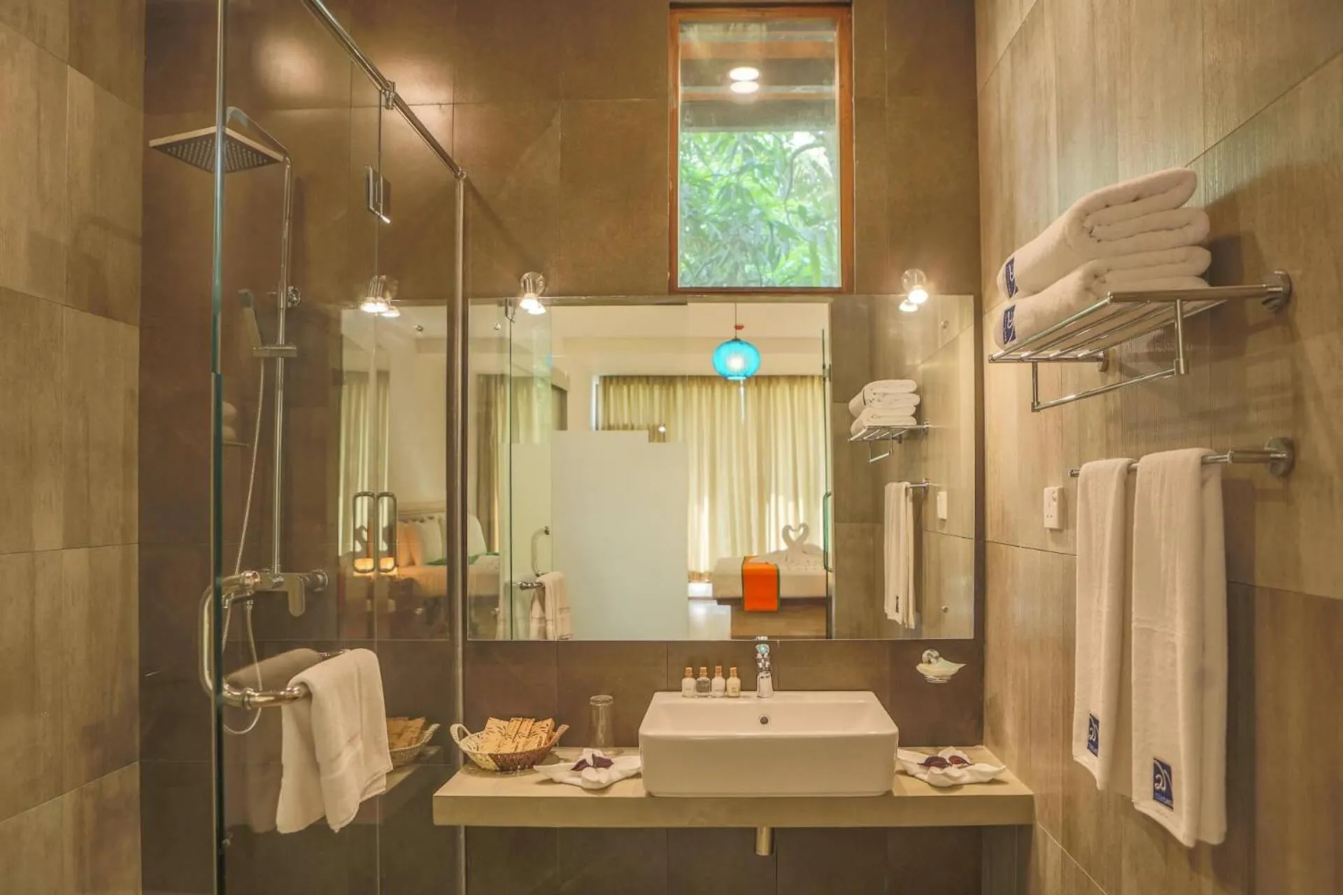 Shower in Moi Koggala by DBI - Free drop off to the beach