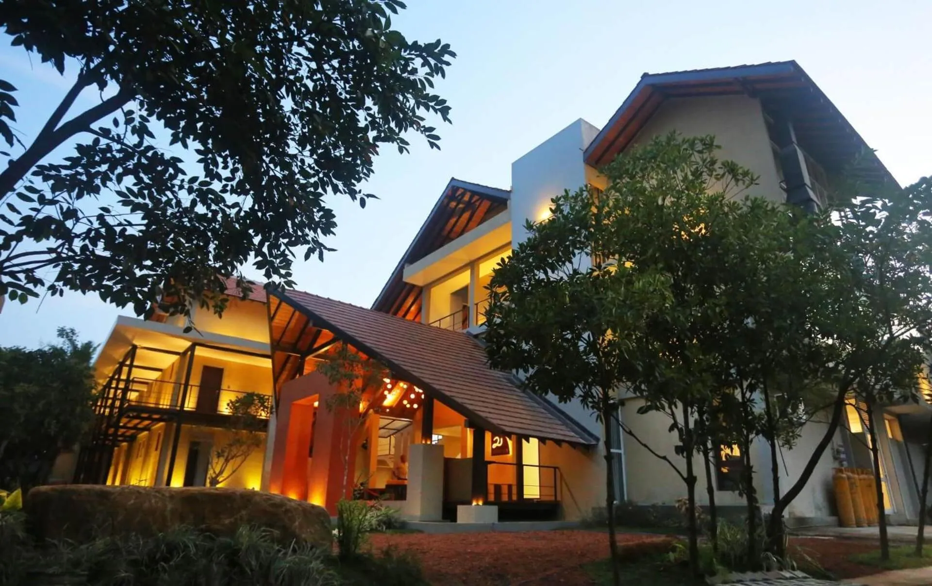 Property building in Moi Koggala by DBI - Free drop off to the beach