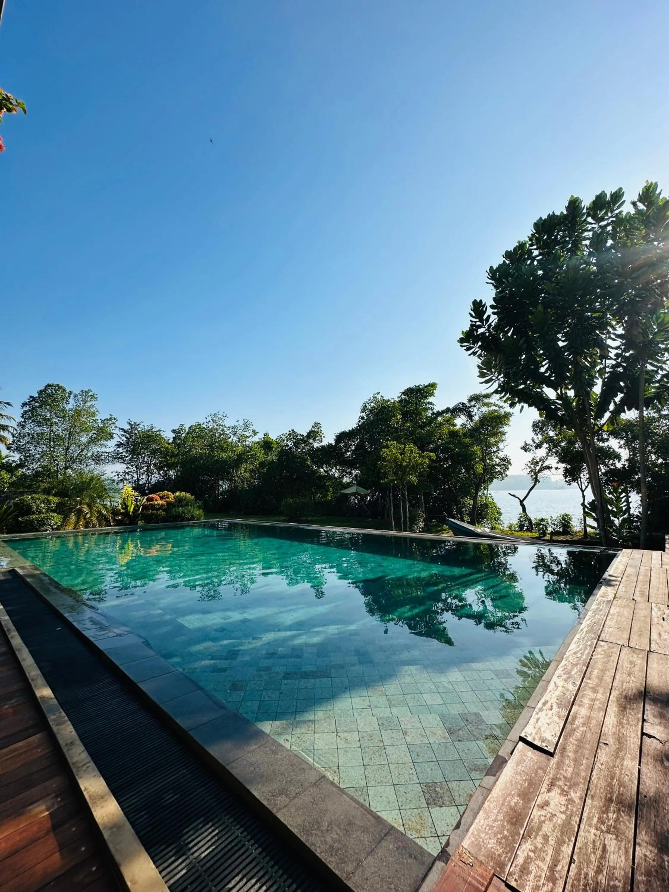 Swimming pool in Moi Koggala by DBI - Free drop off to the beach