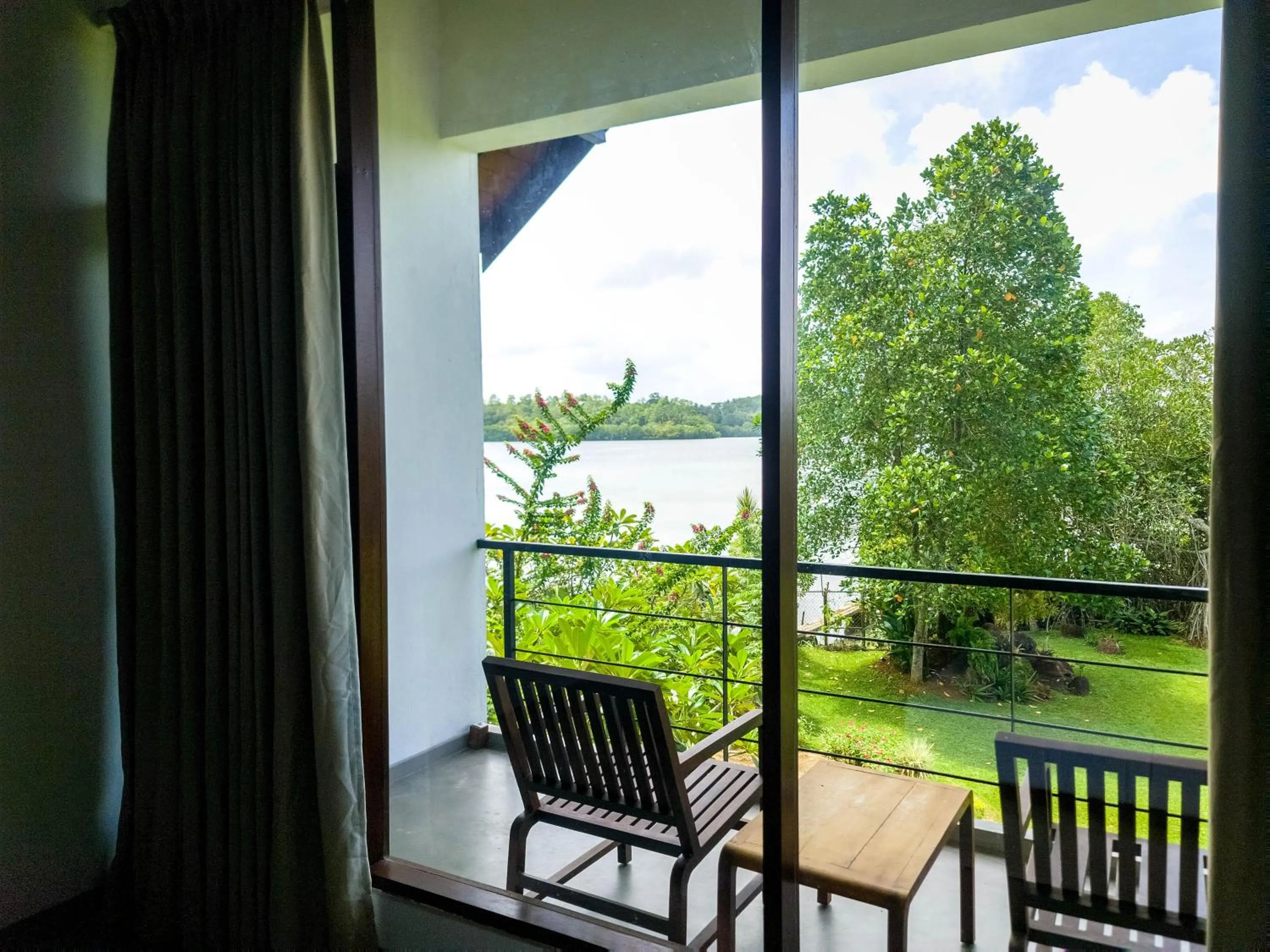 Garden view in Moi Koggala by DBI - Free drop off to the beach