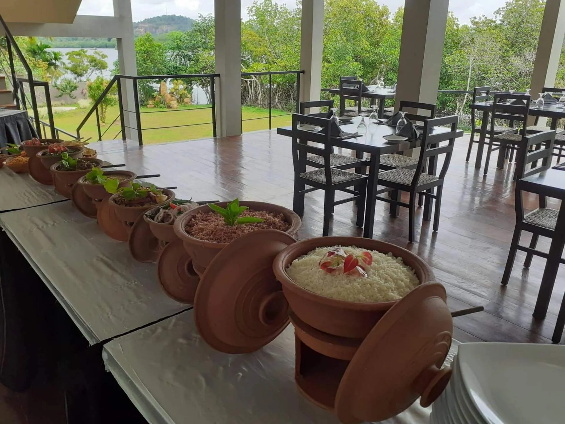 Restaurant/places to eat in Moi Koggala by DBI - Free drop off to the beach