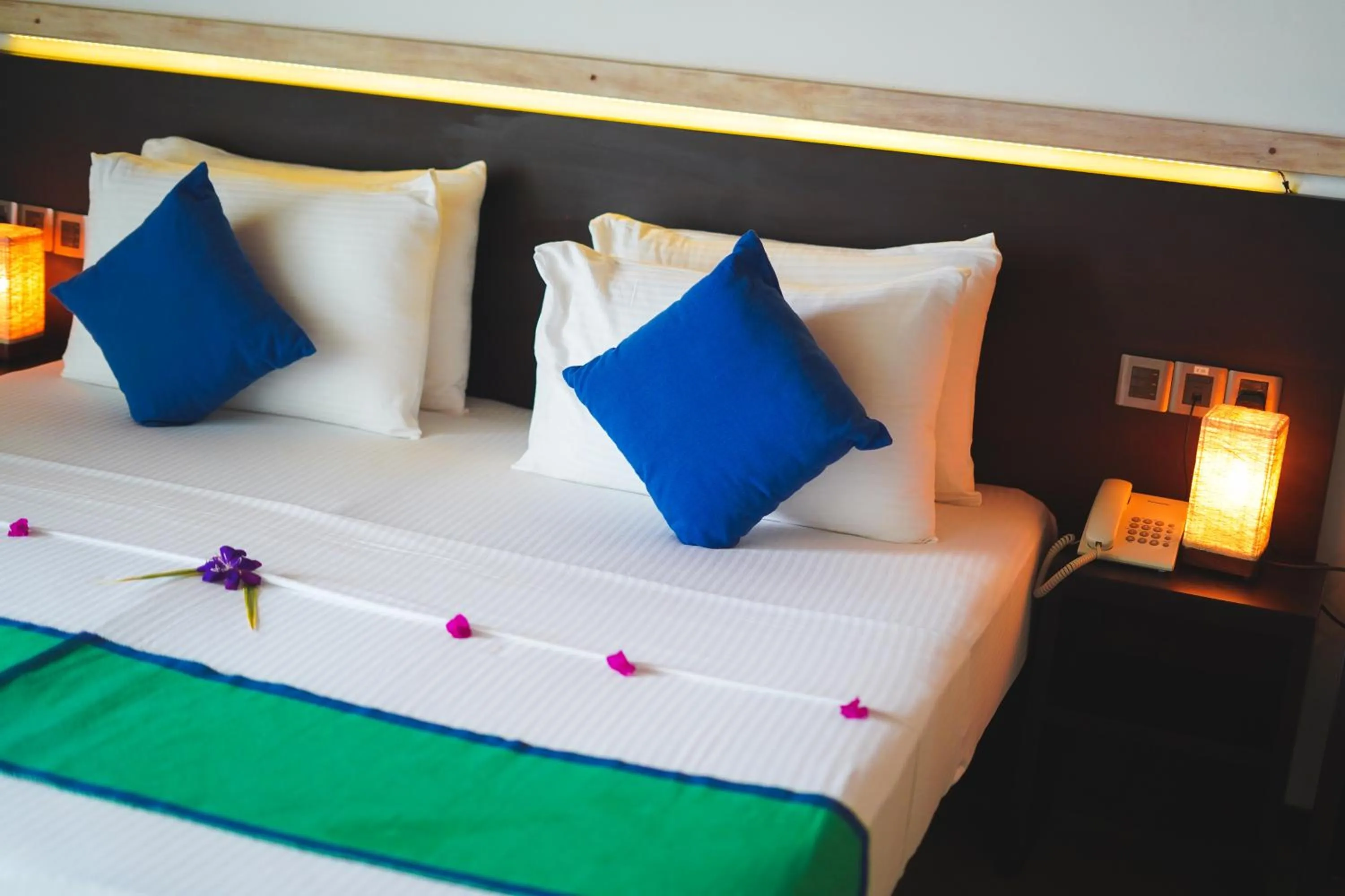 Bed in Moi Koggala by DBI - Free drop off to the beach