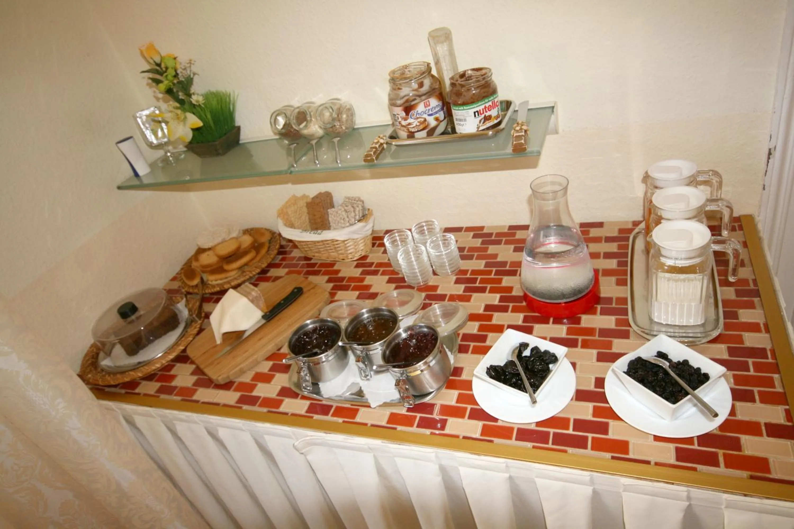 Buffet breakfast in Classic Inn