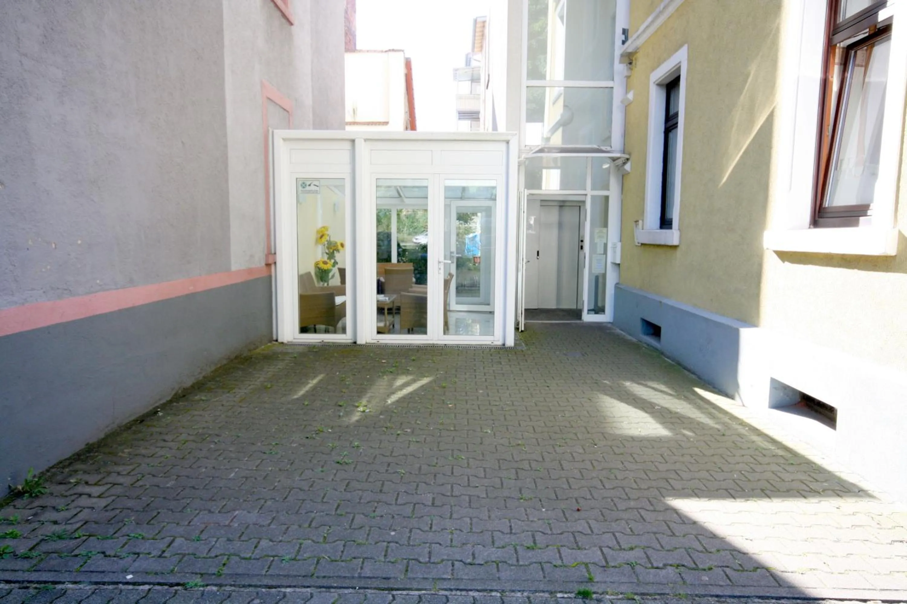 Facade/entrance in Classic Inn